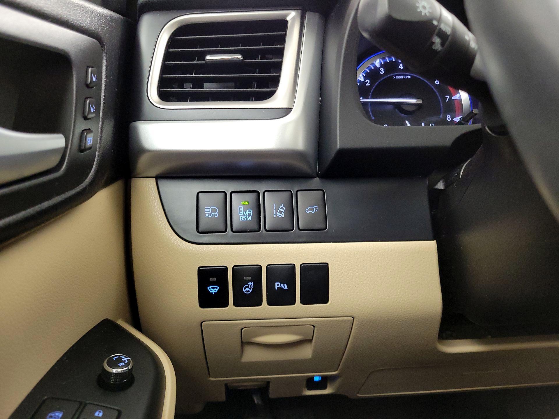 Thumbnail: 2015 Toyota Highlander - 13