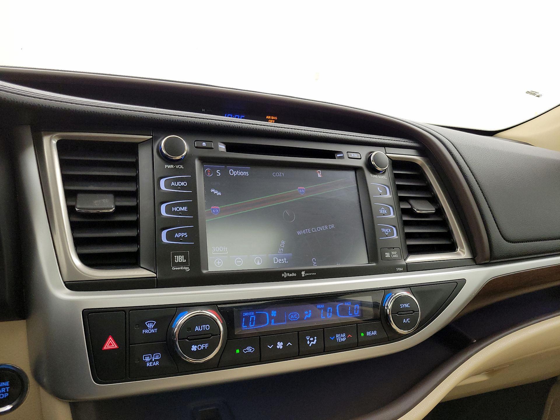 Thumbnail: 2015 Toyota Highlander - 14