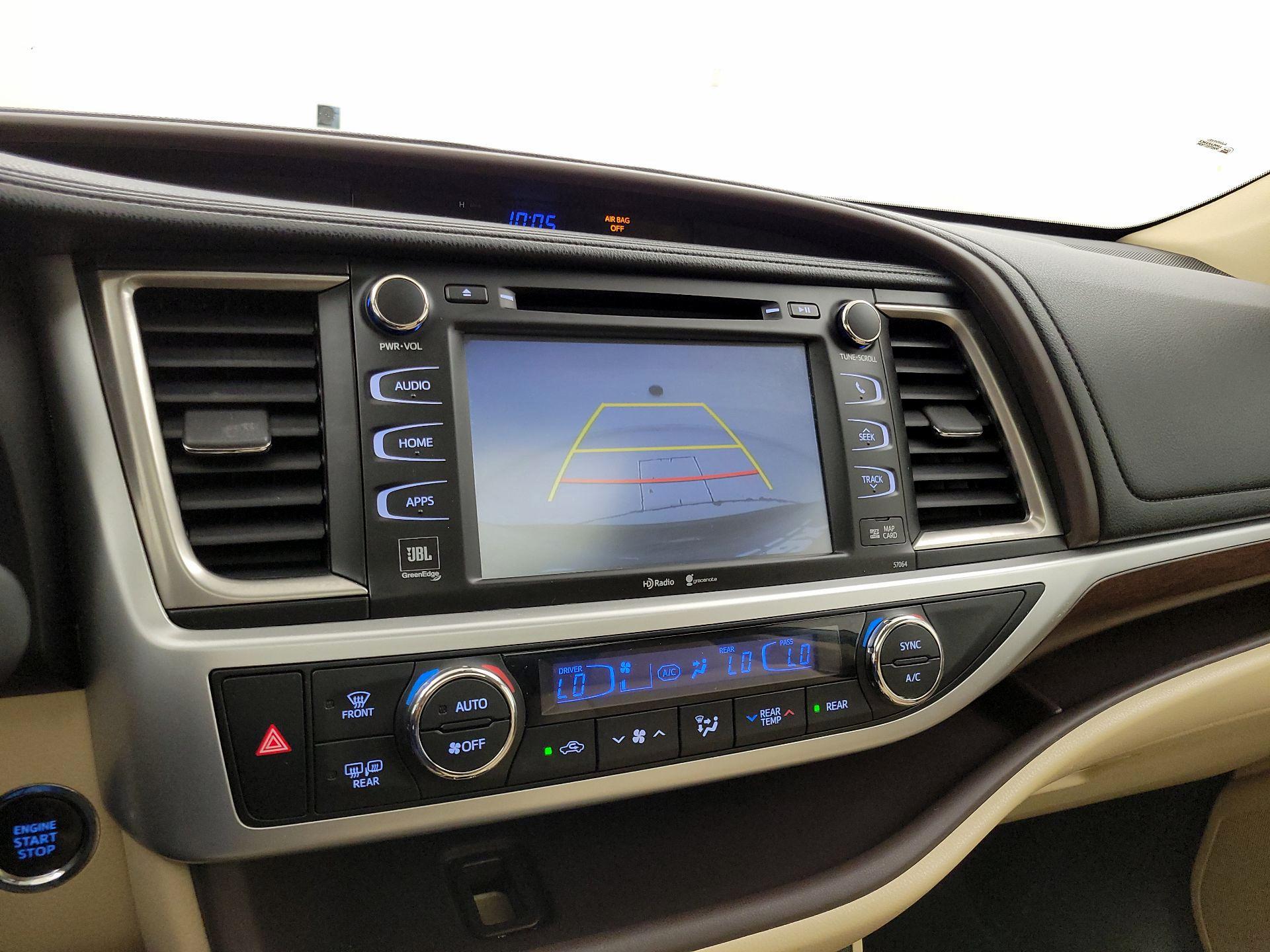Thumbnail: 2015 Toyota Highlander - 15