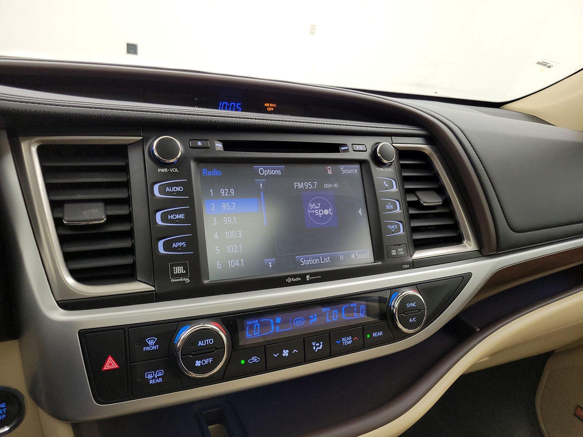 Thumbnail: 2015 Toyota Highlander - 16