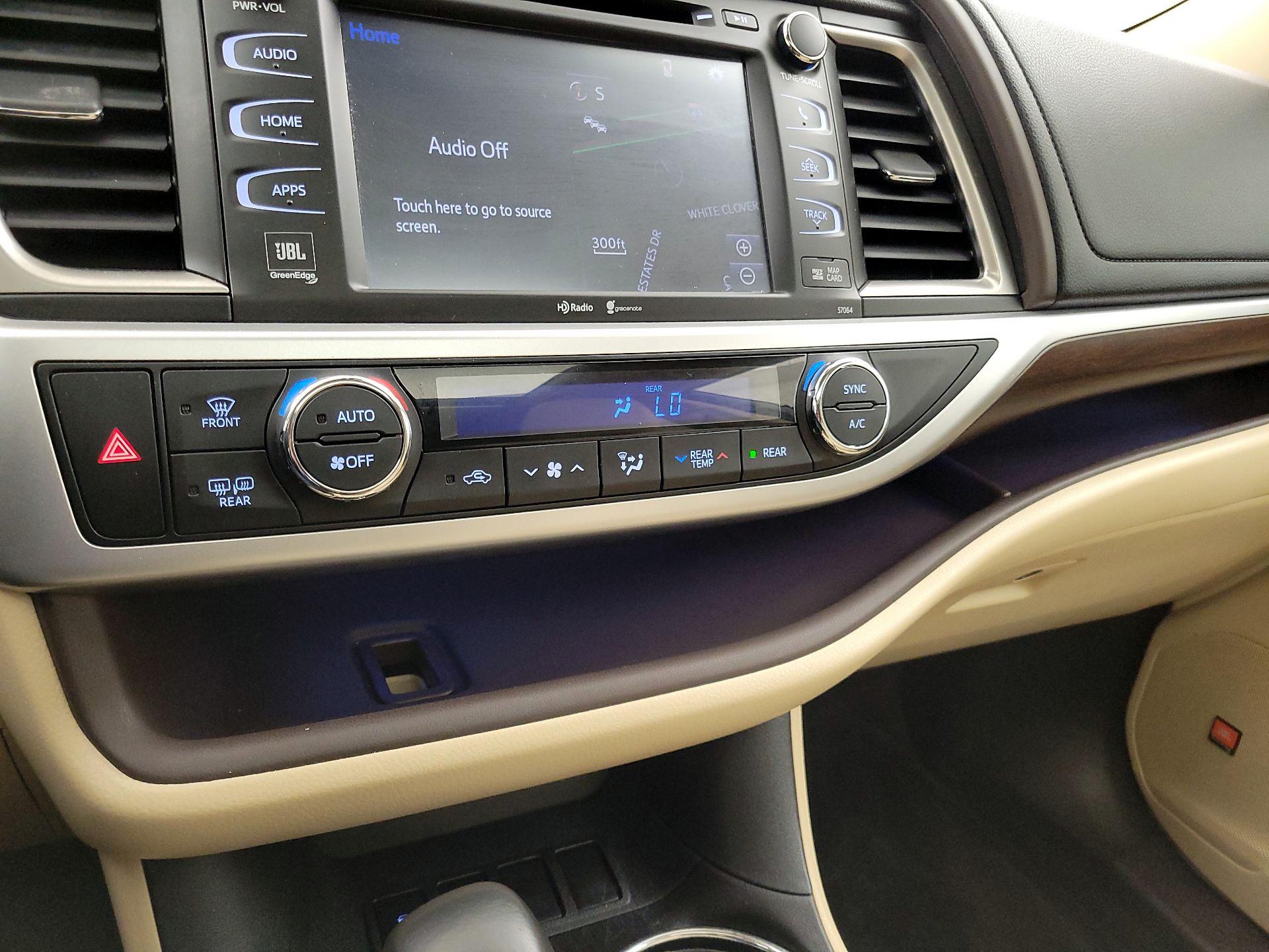 Thumbnail: 2015 Toyota Highlander - 17