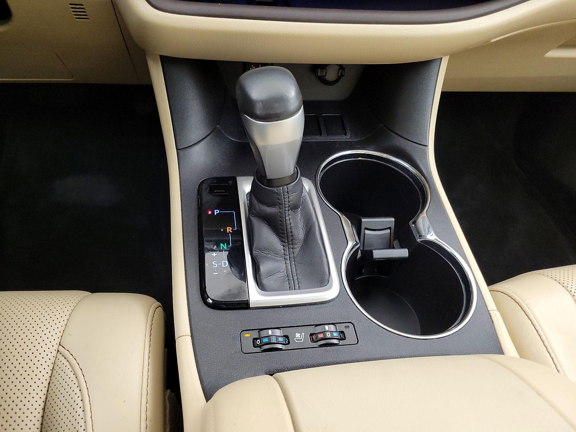 Thumbnail: 2015 Toyota Highlander - 18
