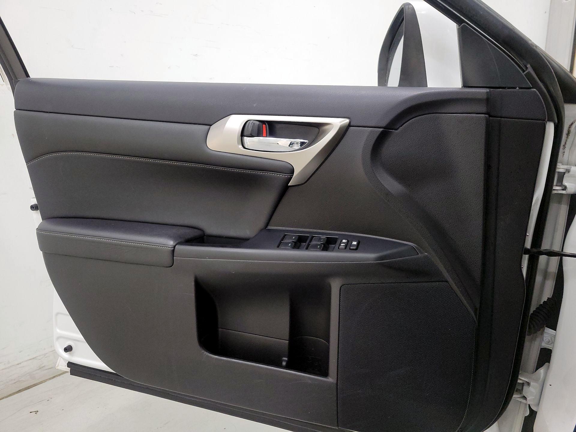 Thumbnail: 2016 Lexus CT - 12