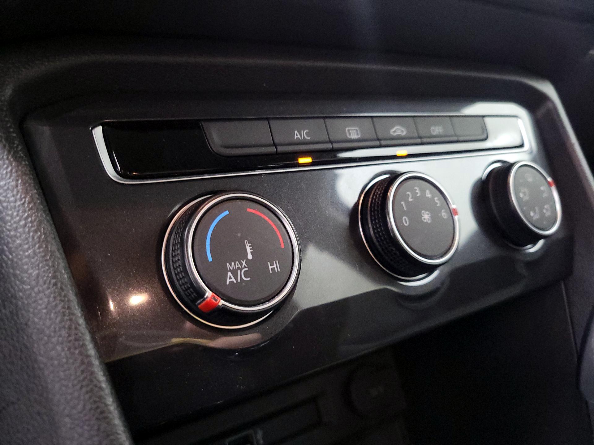 Thumbnail: 2019 Volkswagen Tiguan - 16