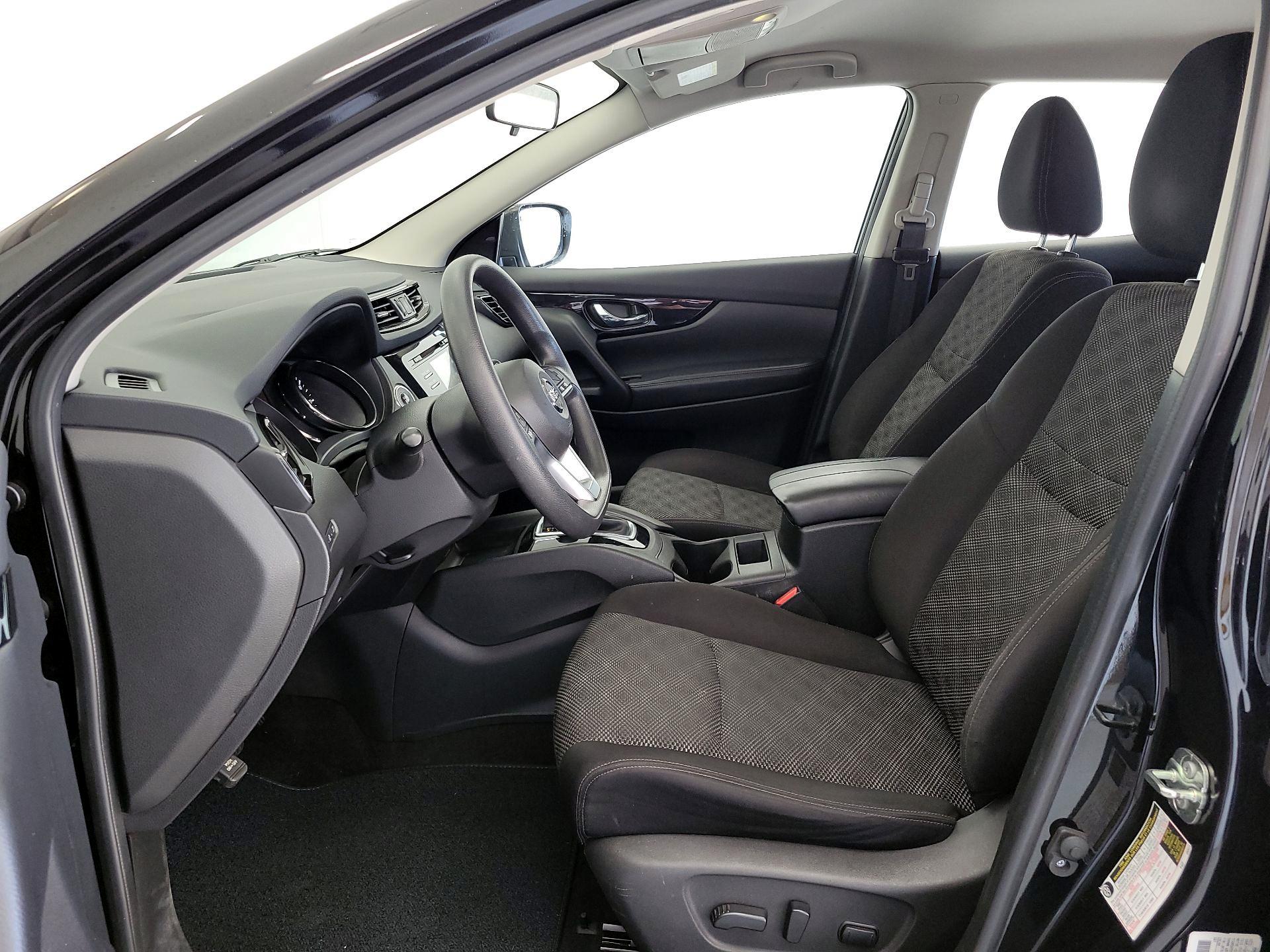Thumbnail: 2018 Nissan Rogue Sport - 11