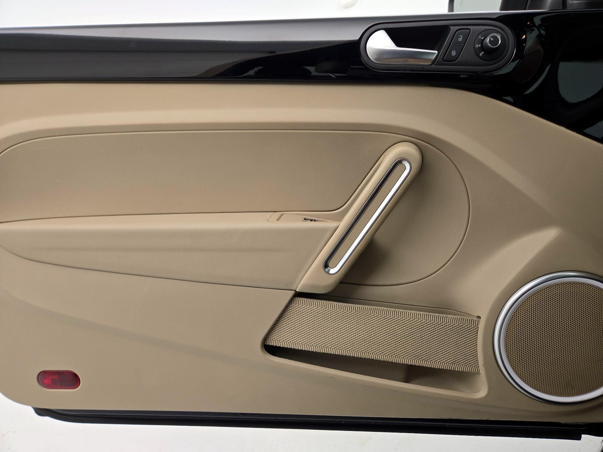 Thumbnail: 2019 Volkswagen Beetle - 12