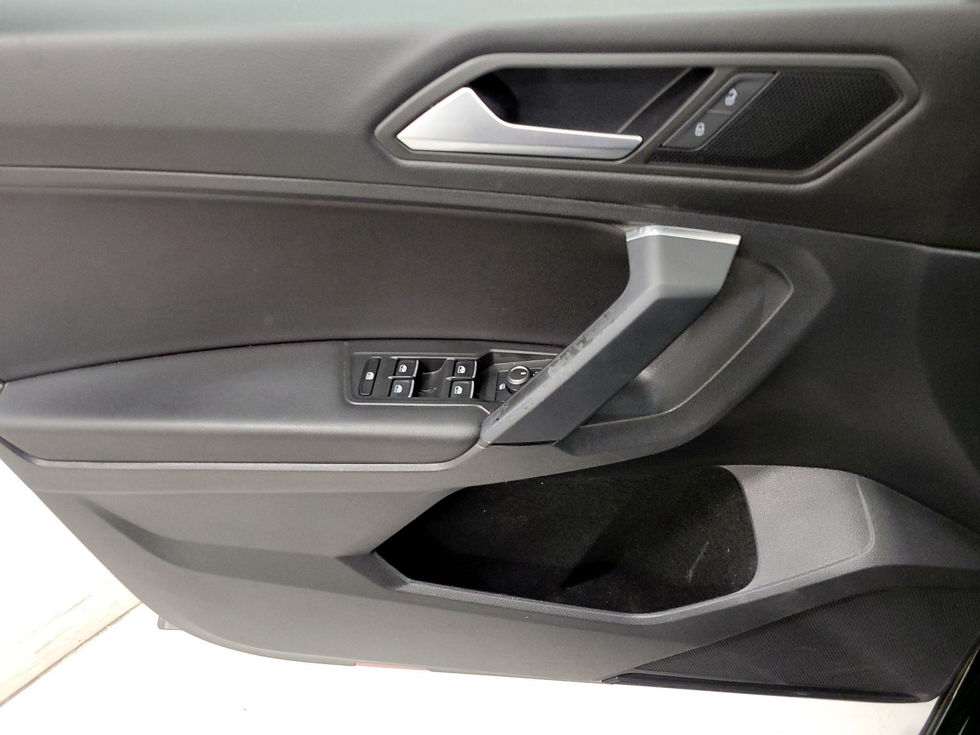 Thumbnail: 2019 Volkswagen Tiguan - 12