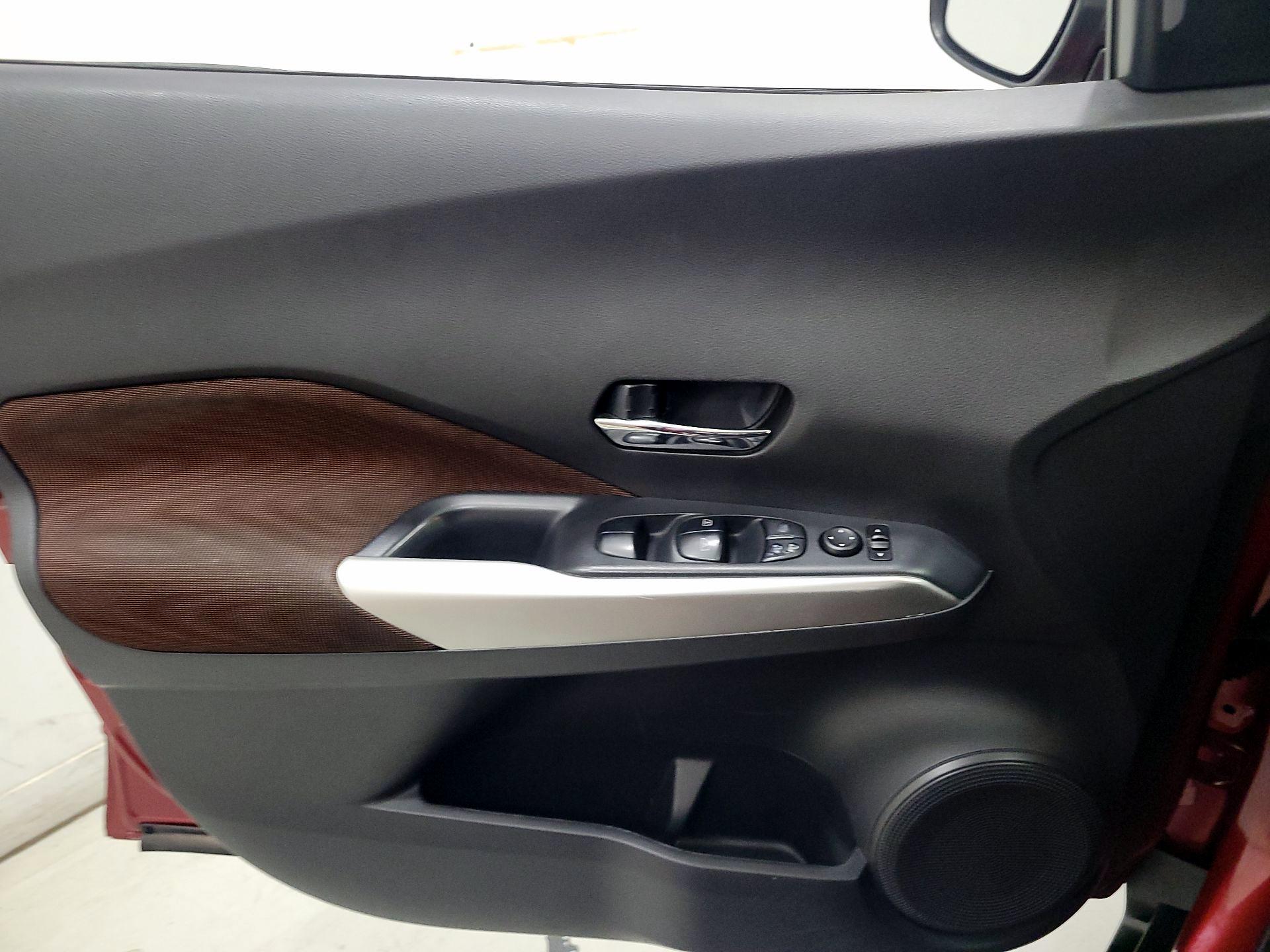 Thumbnail: 2018 Nissan Kicks - 12