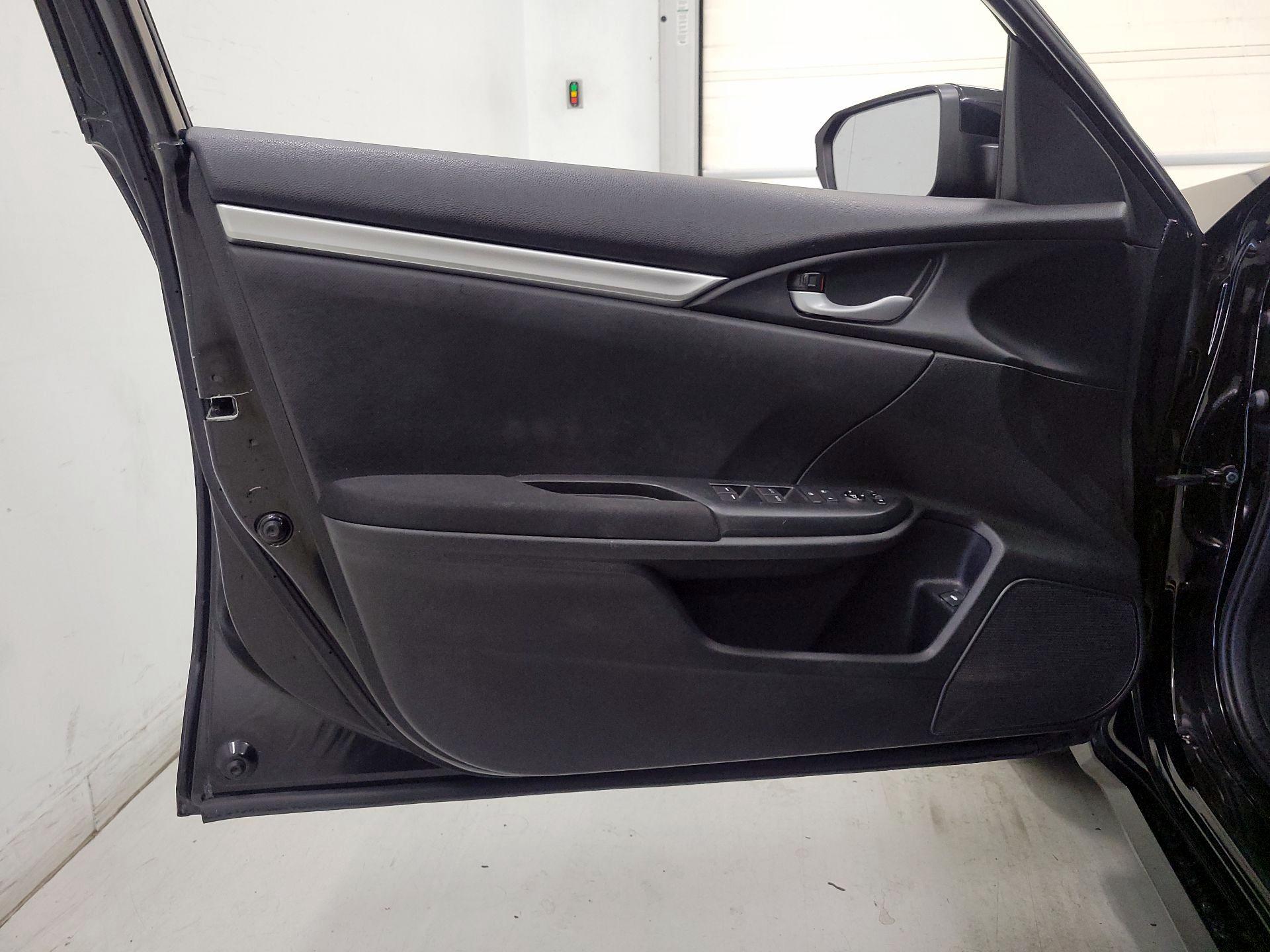 Thumbnail: 2016 Honda Civic - 12