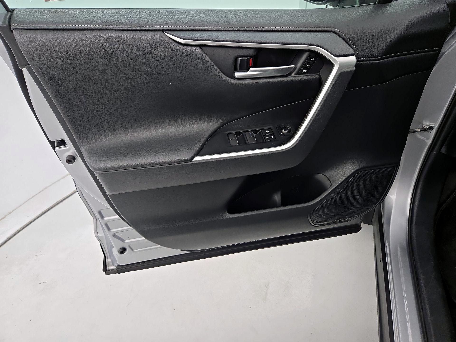 Thumbnail: 2019 Toyota RAV4 - 12