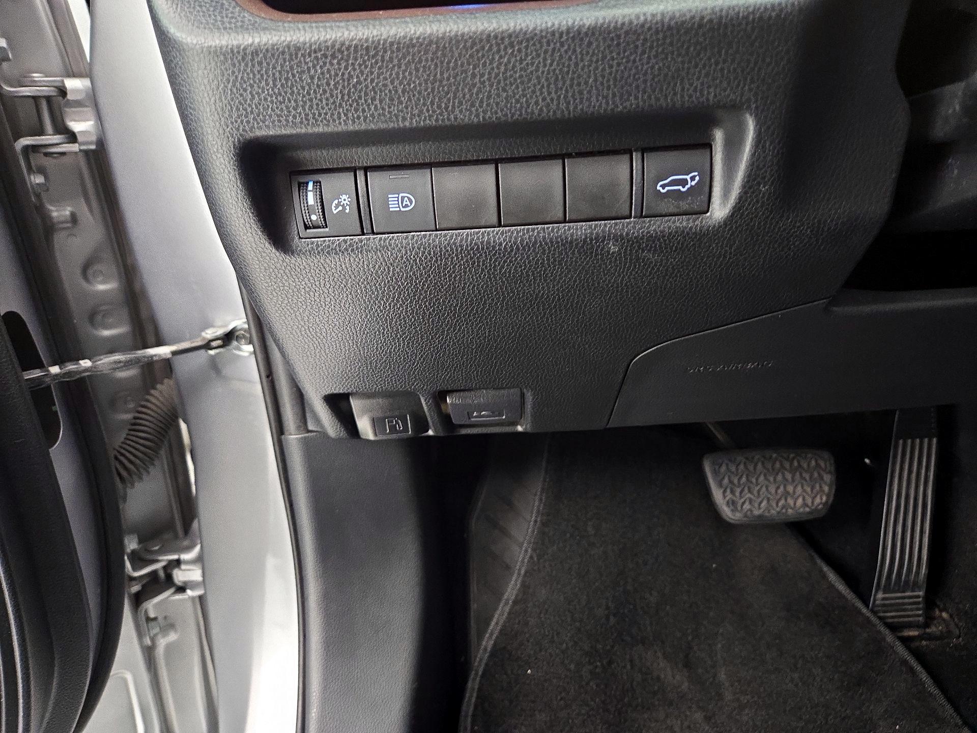 Thumbnail: 2019 Toyota RAV4 - 13