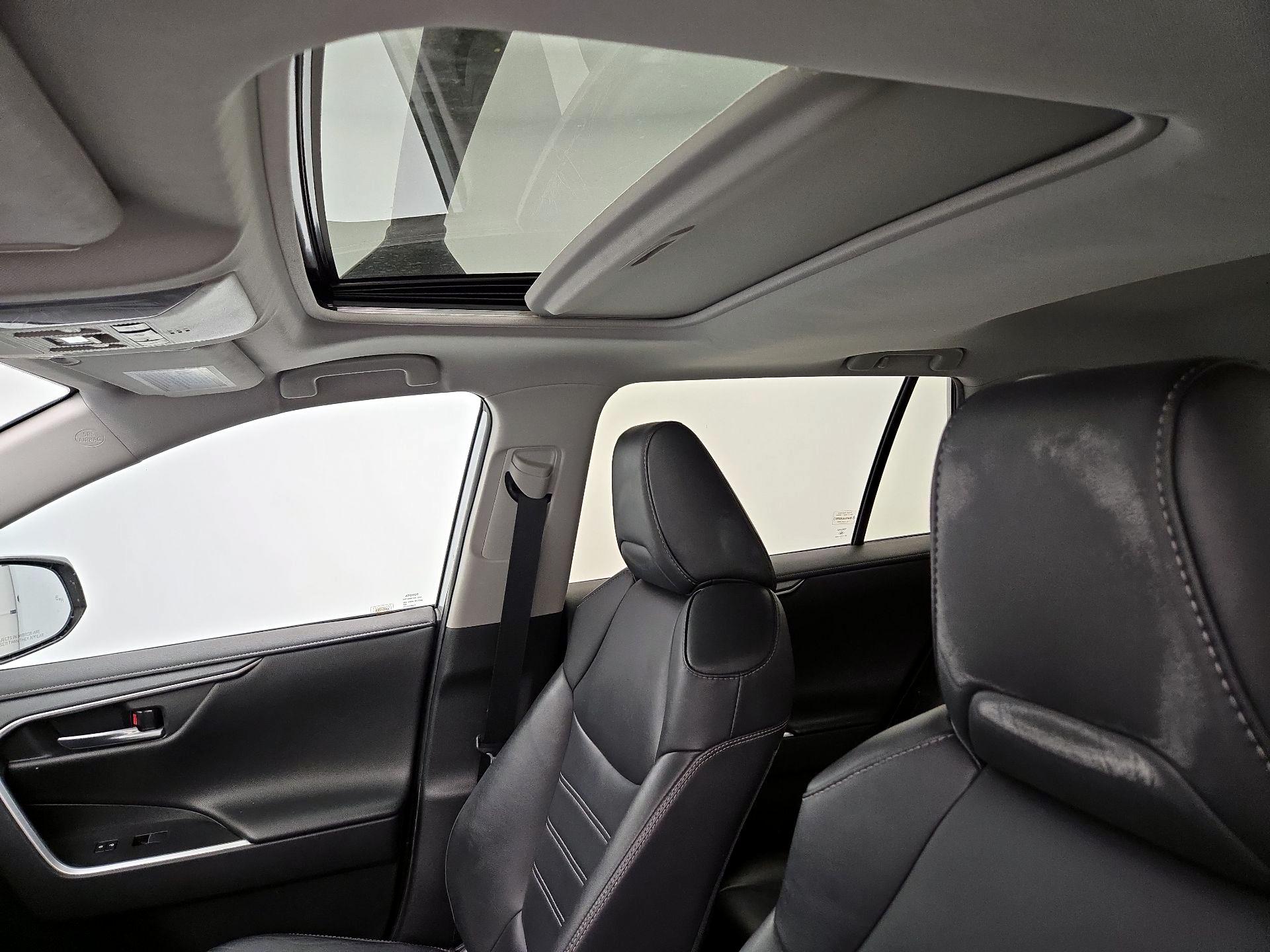 Thumbnail: 2019 Toyota RAV4 - 20