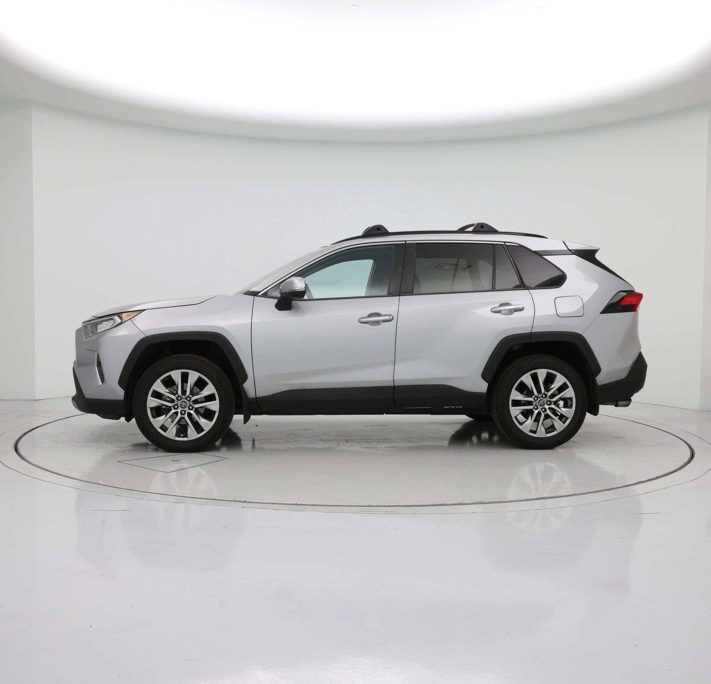 Thumbnail: 2019 Toyota RAV4 - 3