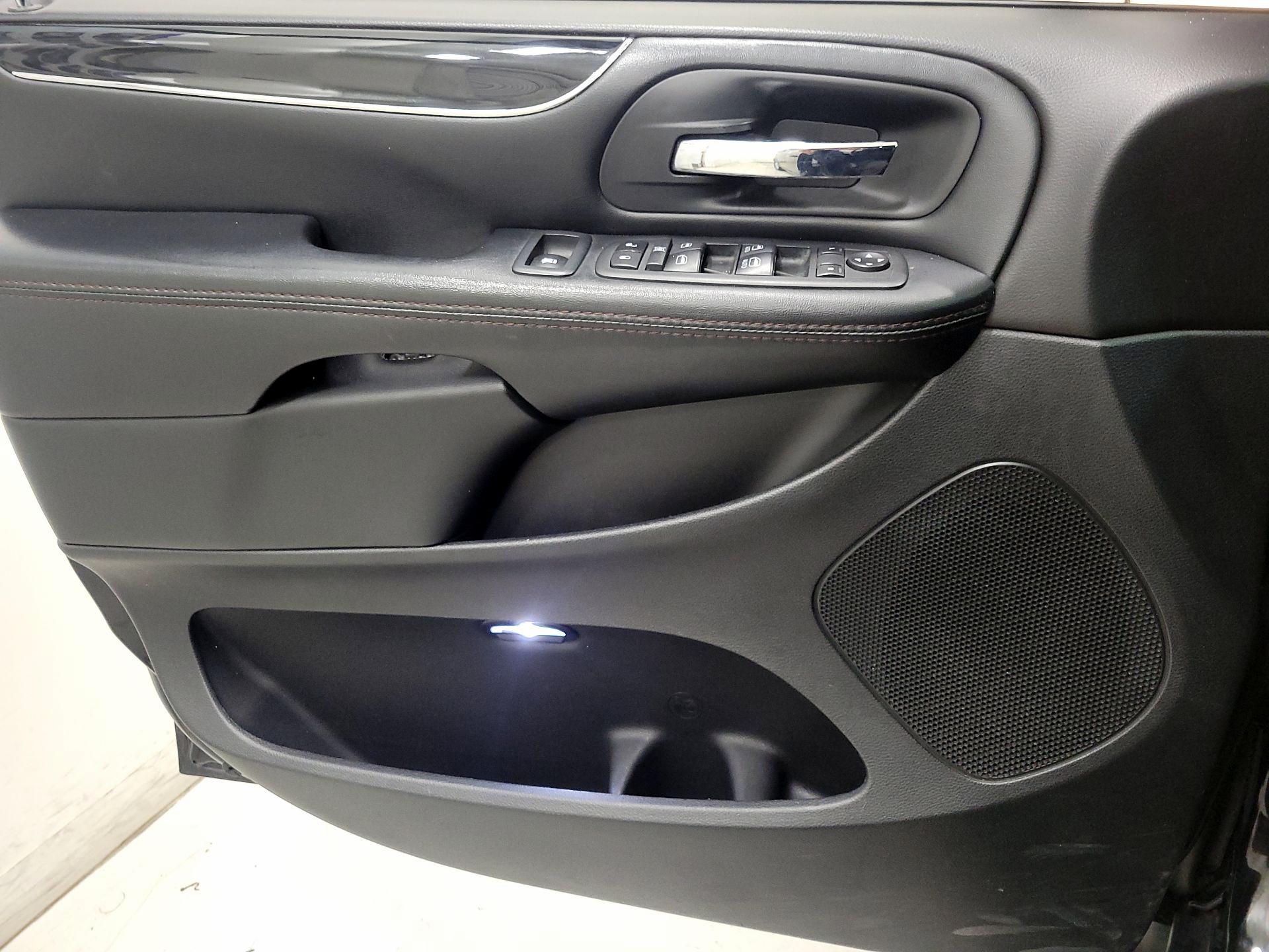 Thumbnail: 2019 Dodge Grand Caravan - 12