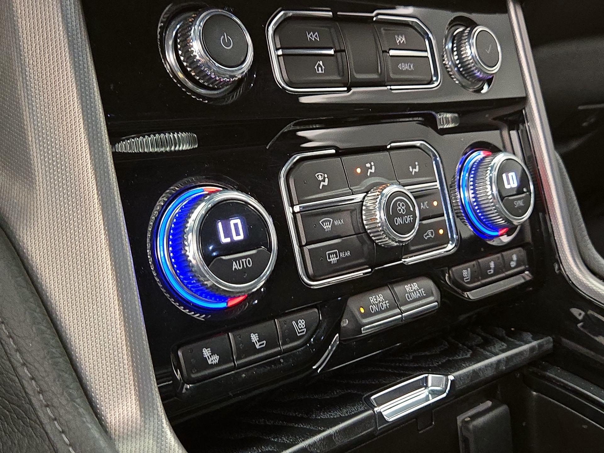 Thumbnail: 2023 GMC Yukon XL - 16
