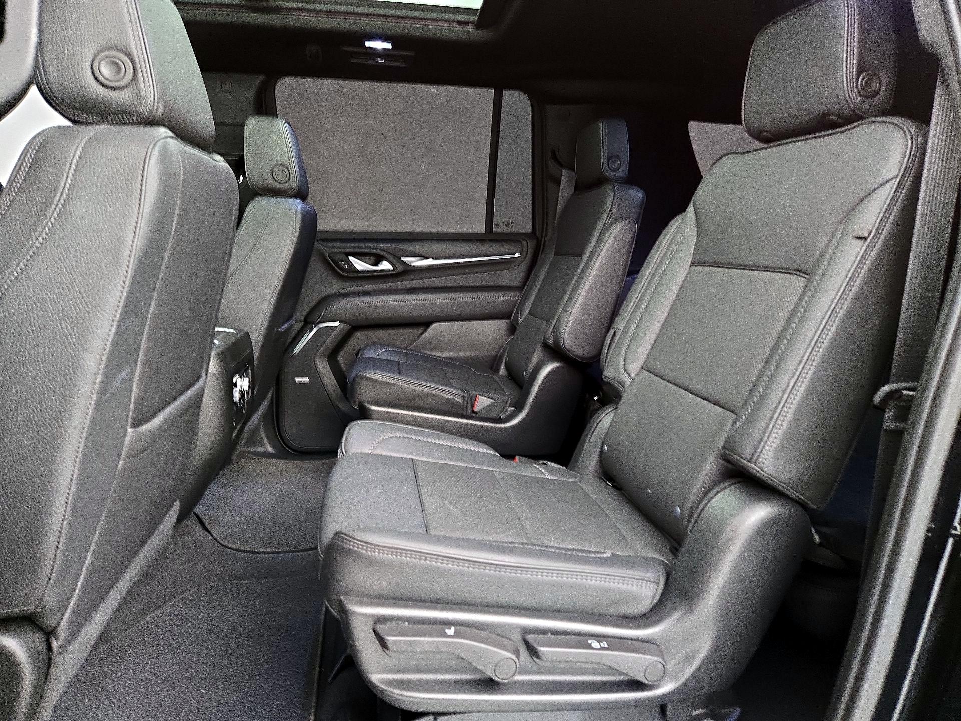 Thumbnail: 2023 GMC Yukon XL - 20