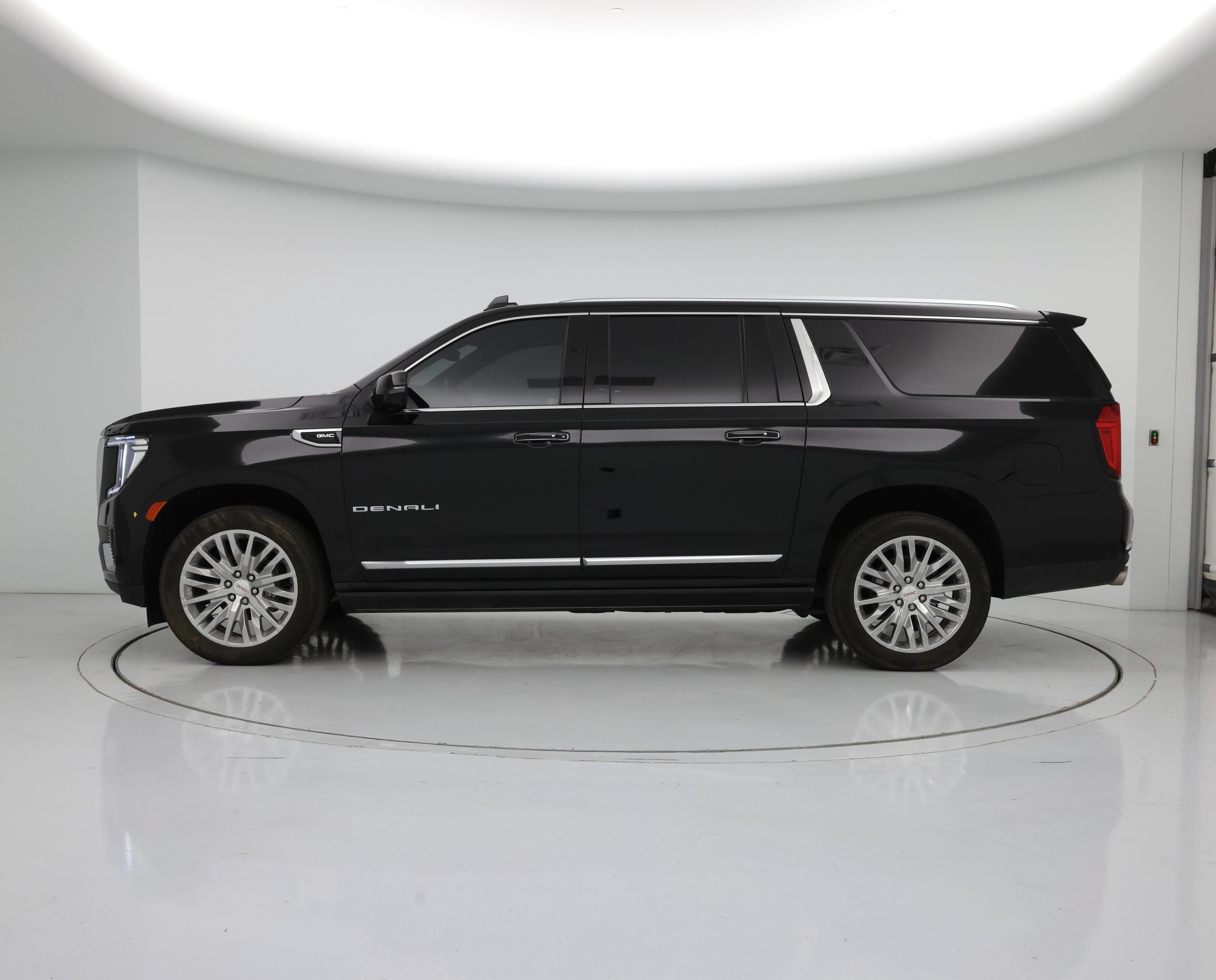 Thumbnail: 2023 GMC Yukon XL - 3