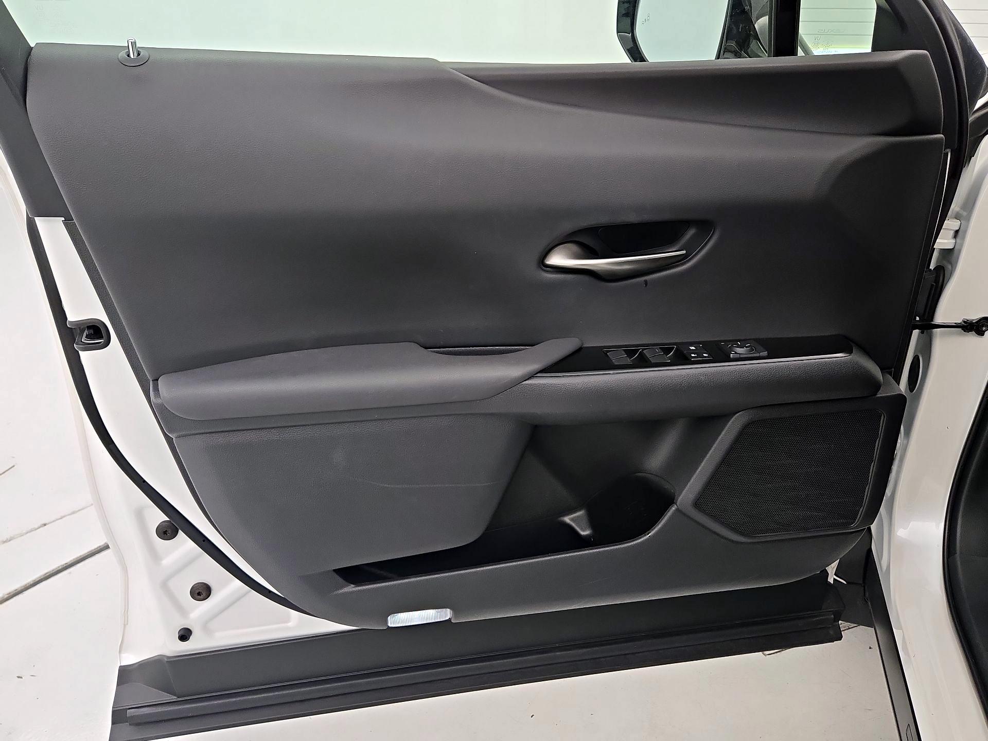 Thumbnail: 2021 Lexus UX - 12