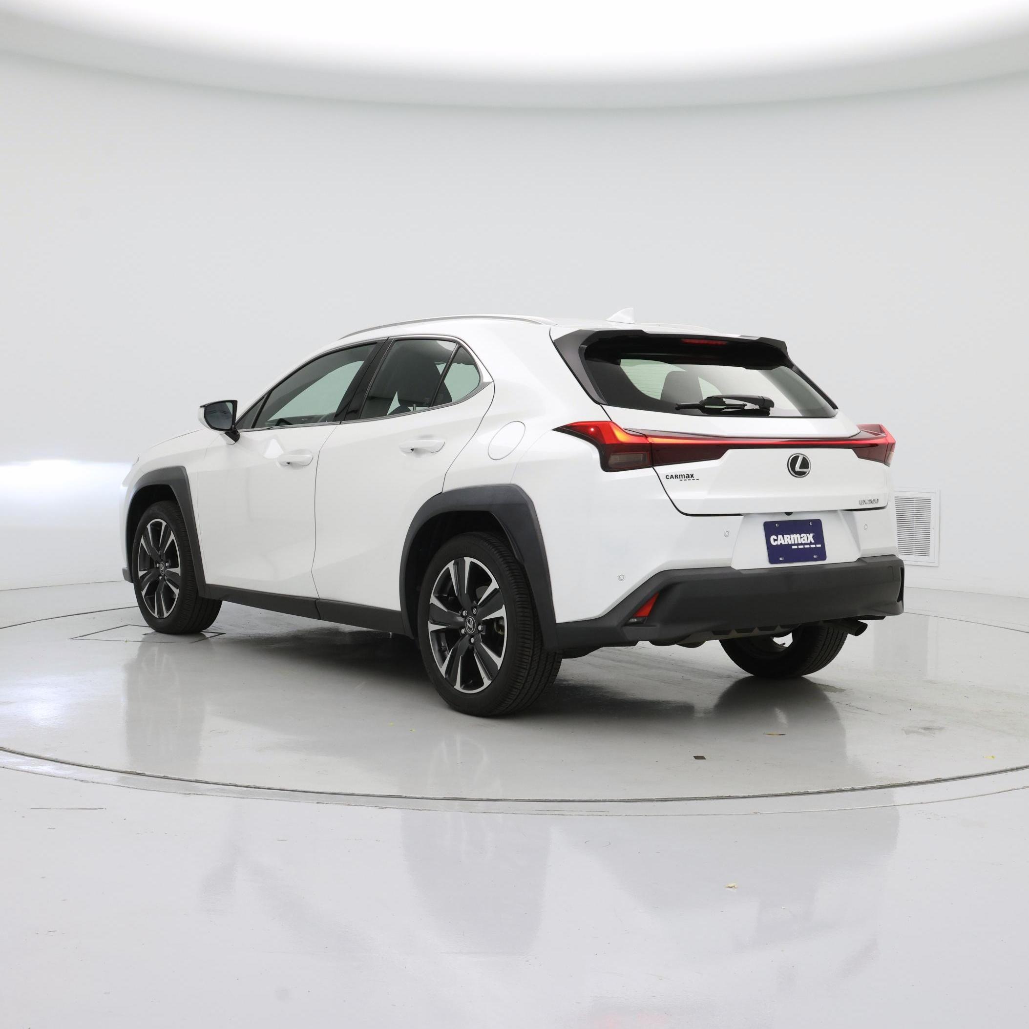 Thumbnail: 2021 Lexus UX - 2