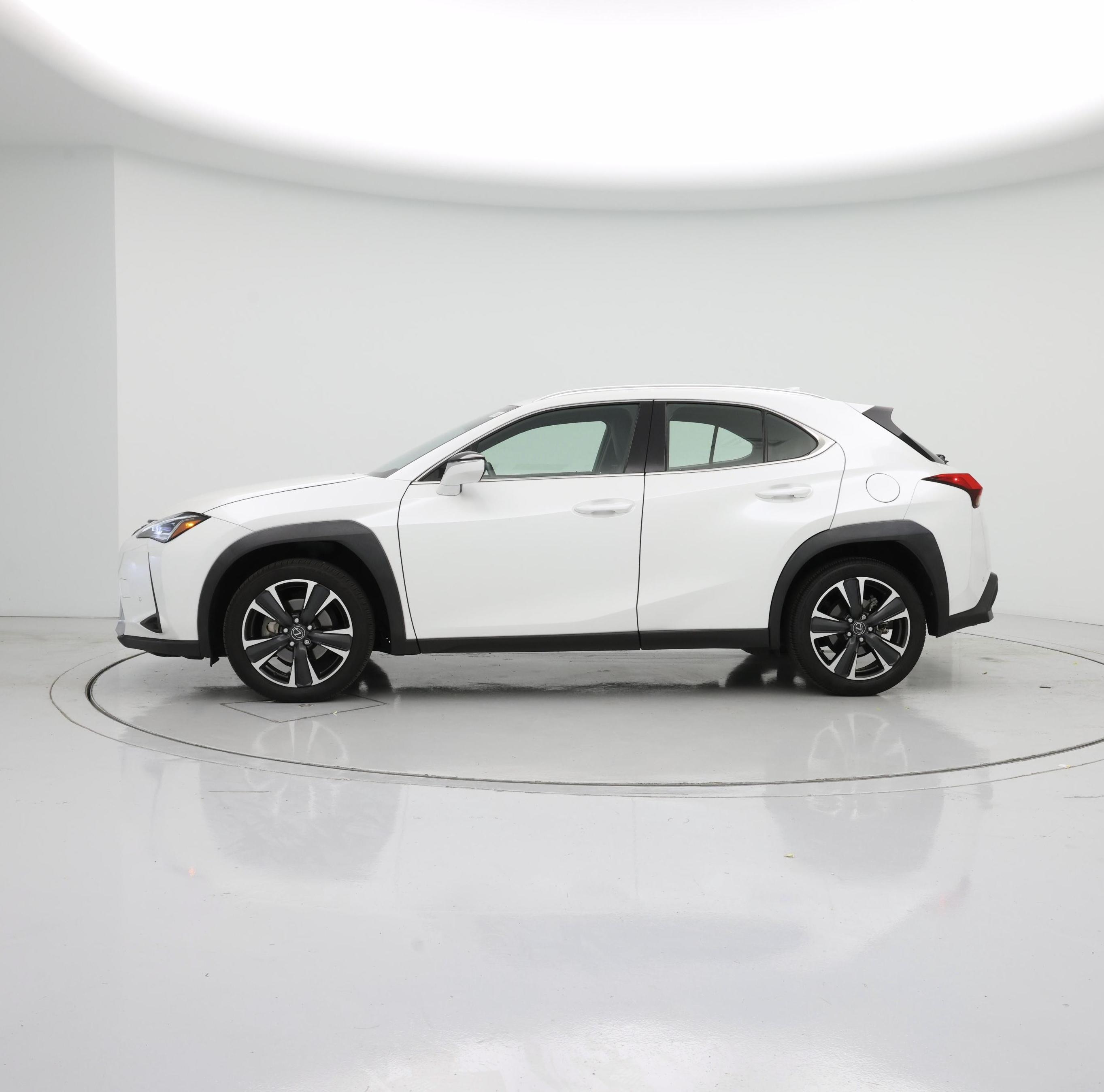 Thumbnail: 2021 Lexus UX - 3