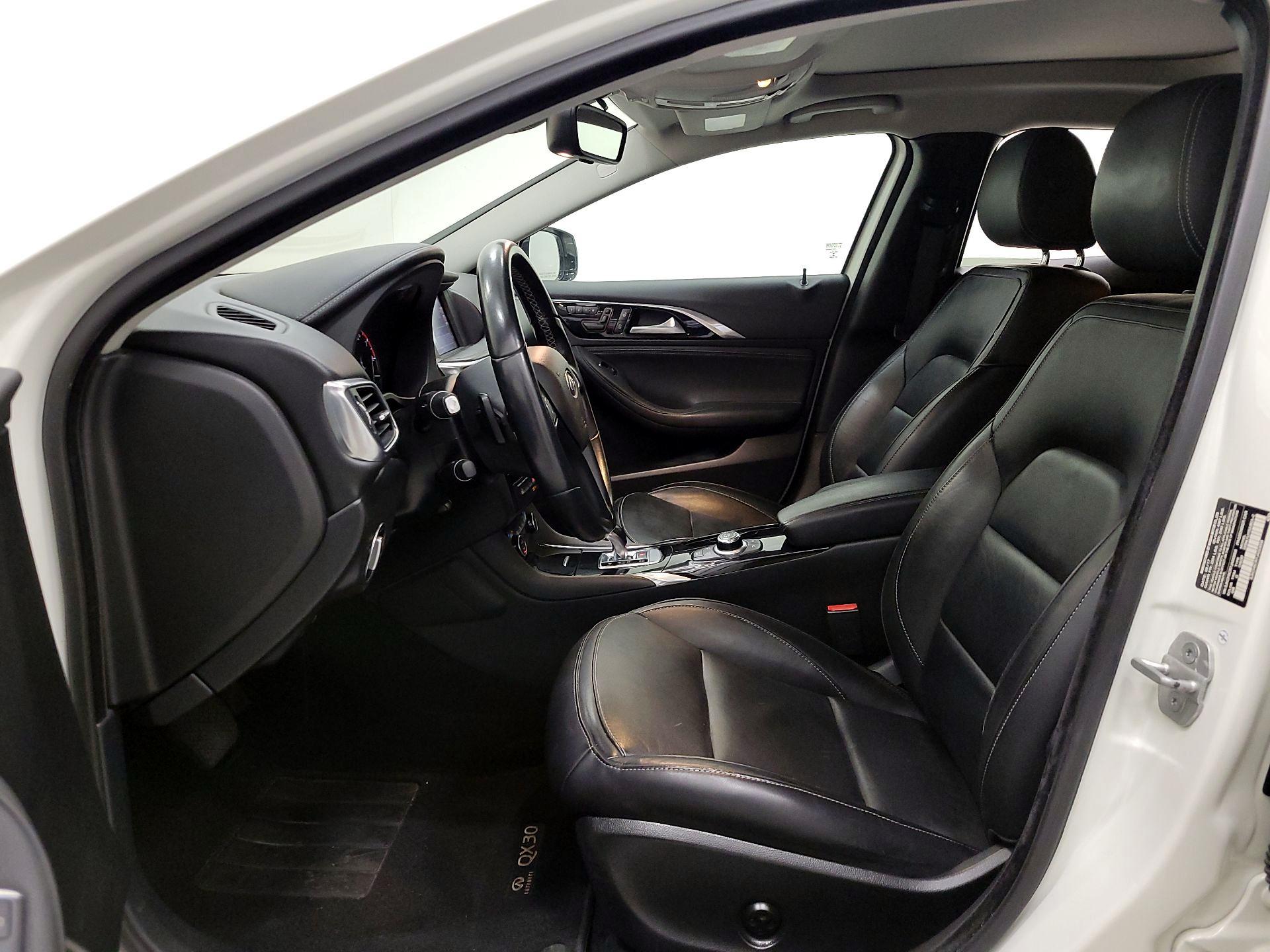 Thumbnail: 2018 INFINITI QX30 - 11