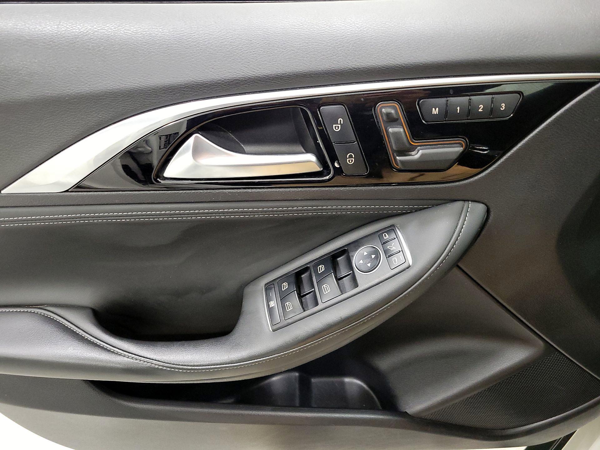Thumbnail: 2018 INFINITI QX30 - 12