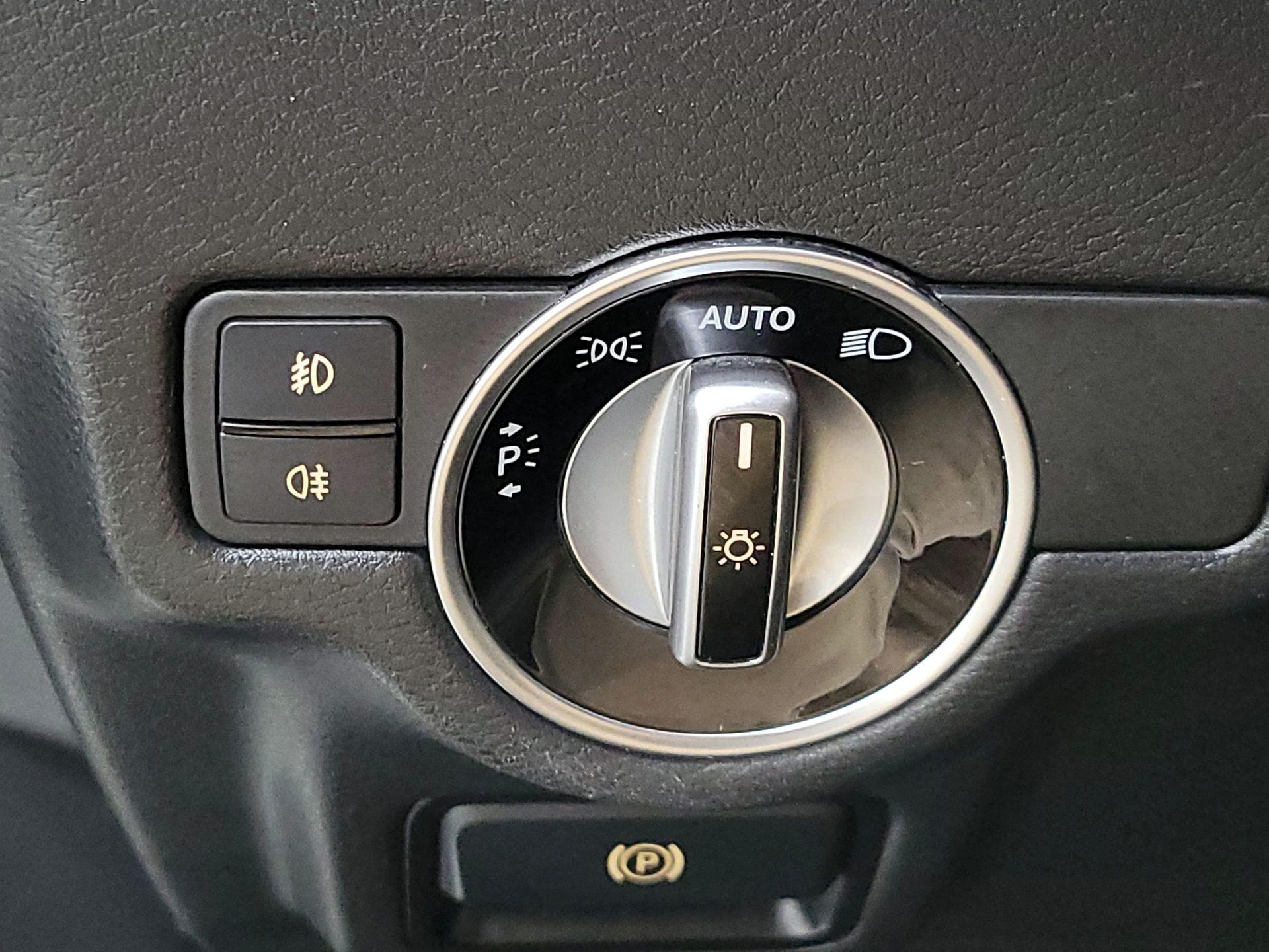 Thumbnail: 2018 INFINITI QX30 - 13