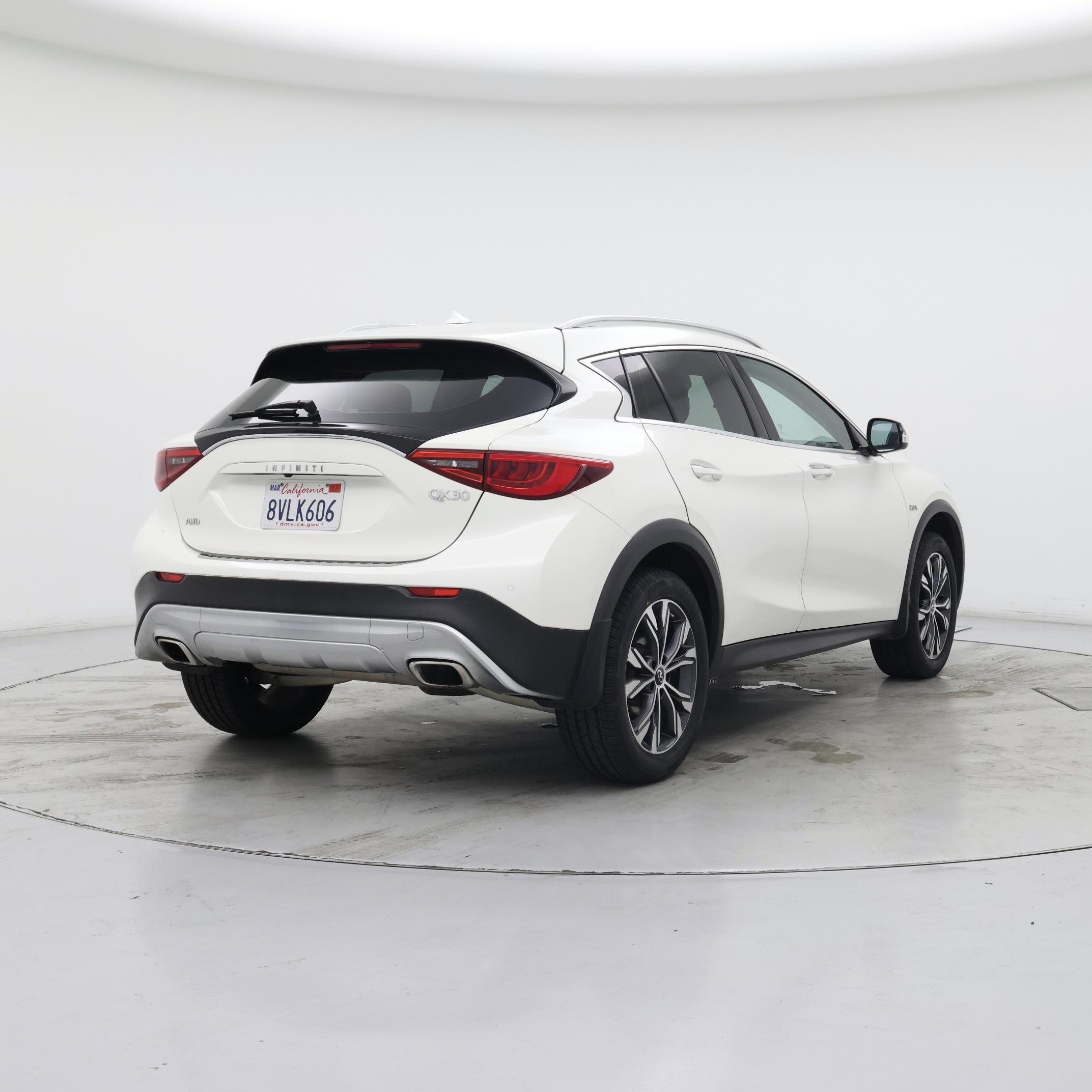 Thumbnail: 2018 INFINITI QX30 - 8