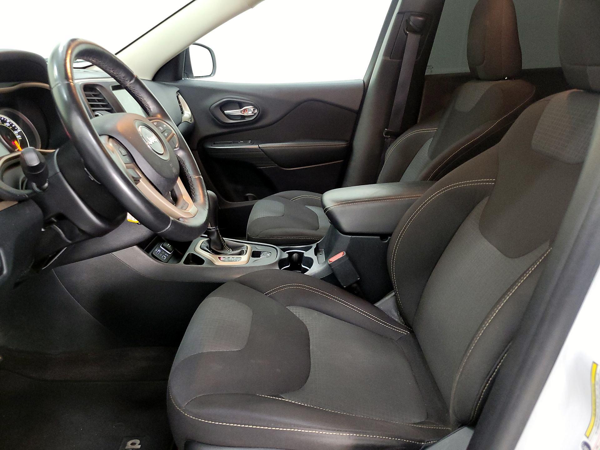 Thumbnail: 2016 Jeep Cherokee - 11