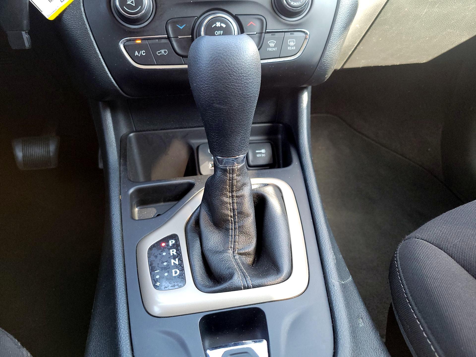 Thumbnail: 2016 Jeep Cherokee - 17
