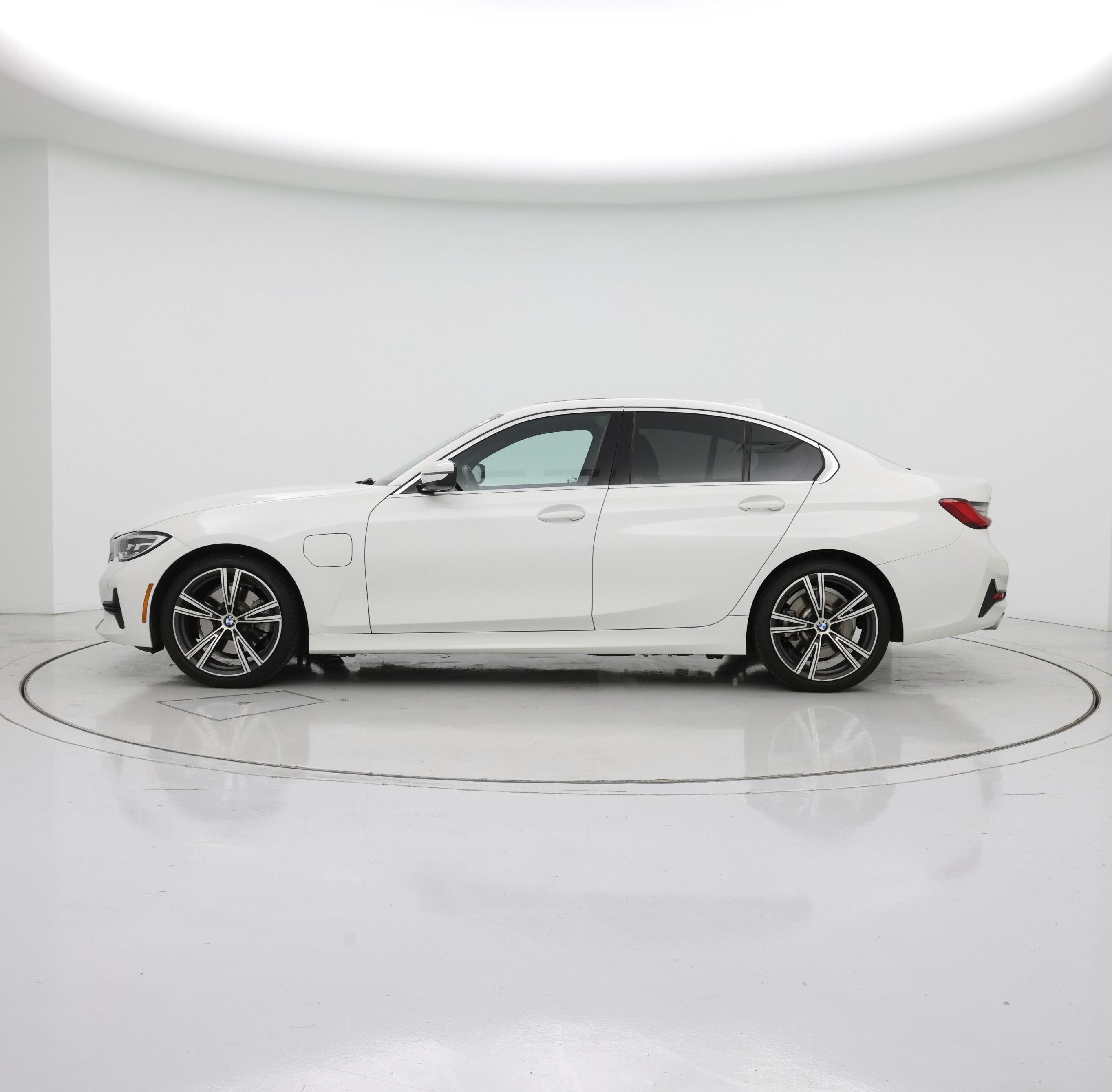 Thumbnail: 2021 BMW 3 Series - 3