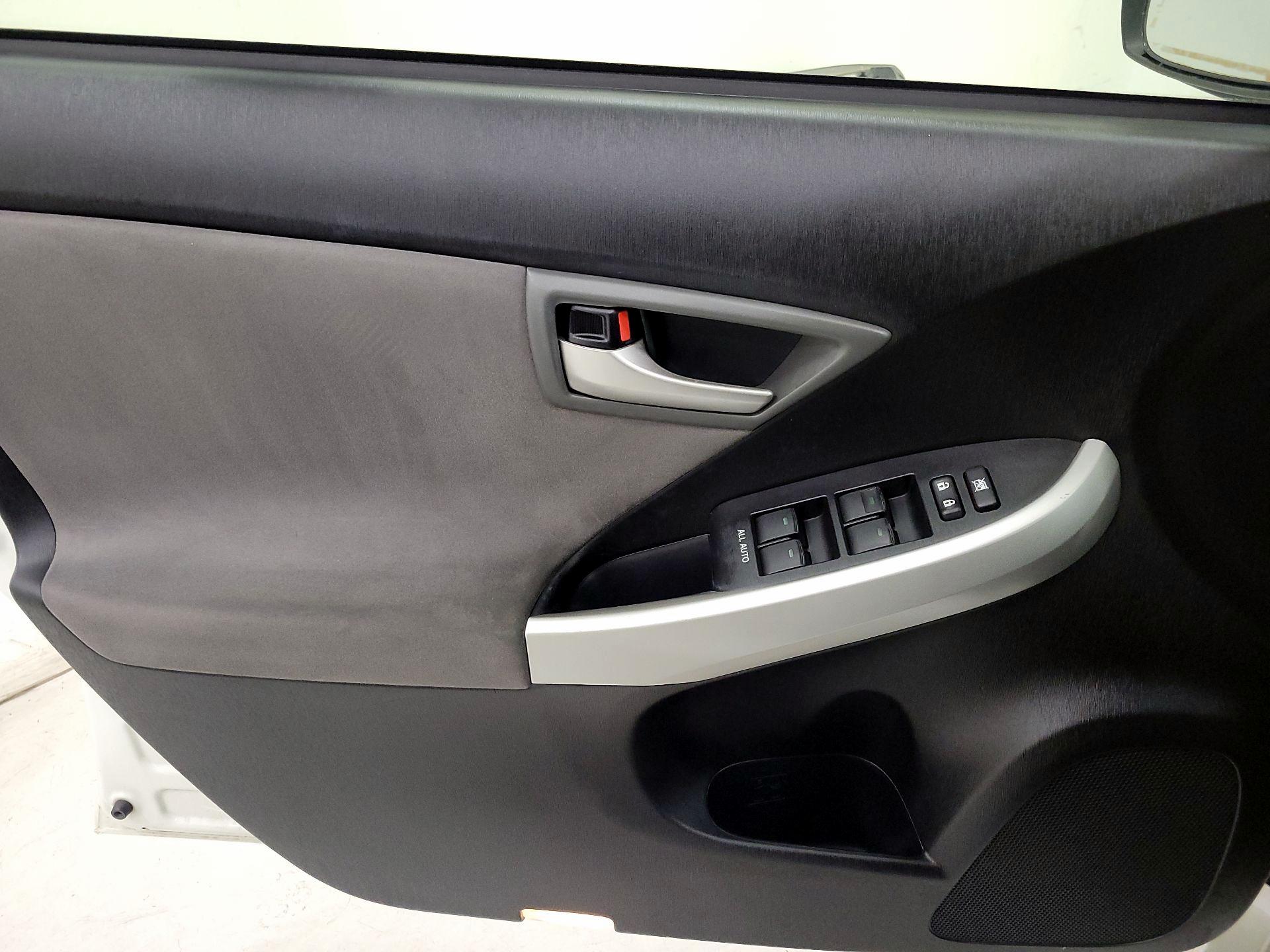 Thumbnail: 2015 Toyota Prius - 12
