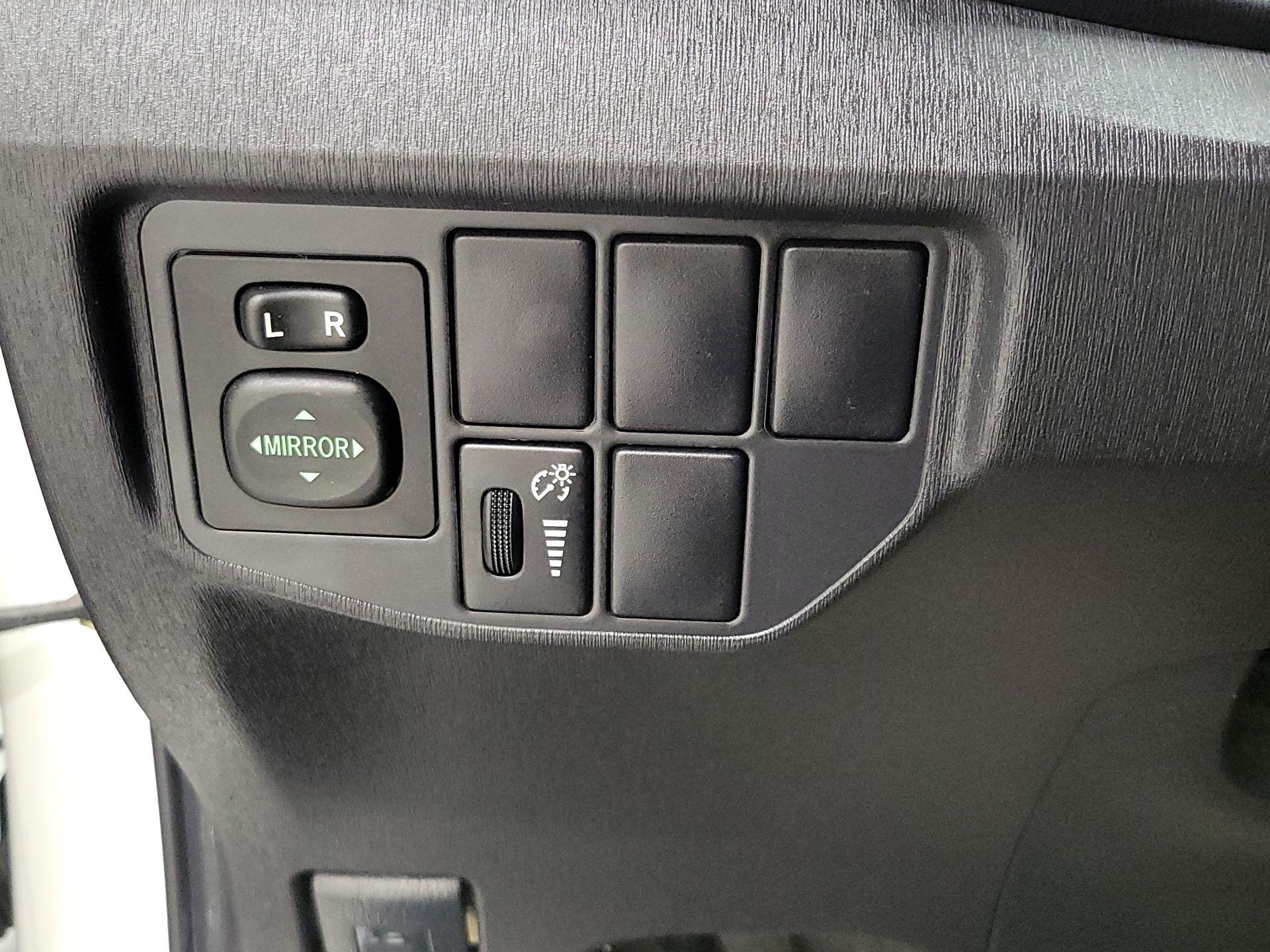 Thumbnail: 2015 Toyota Prius - 13