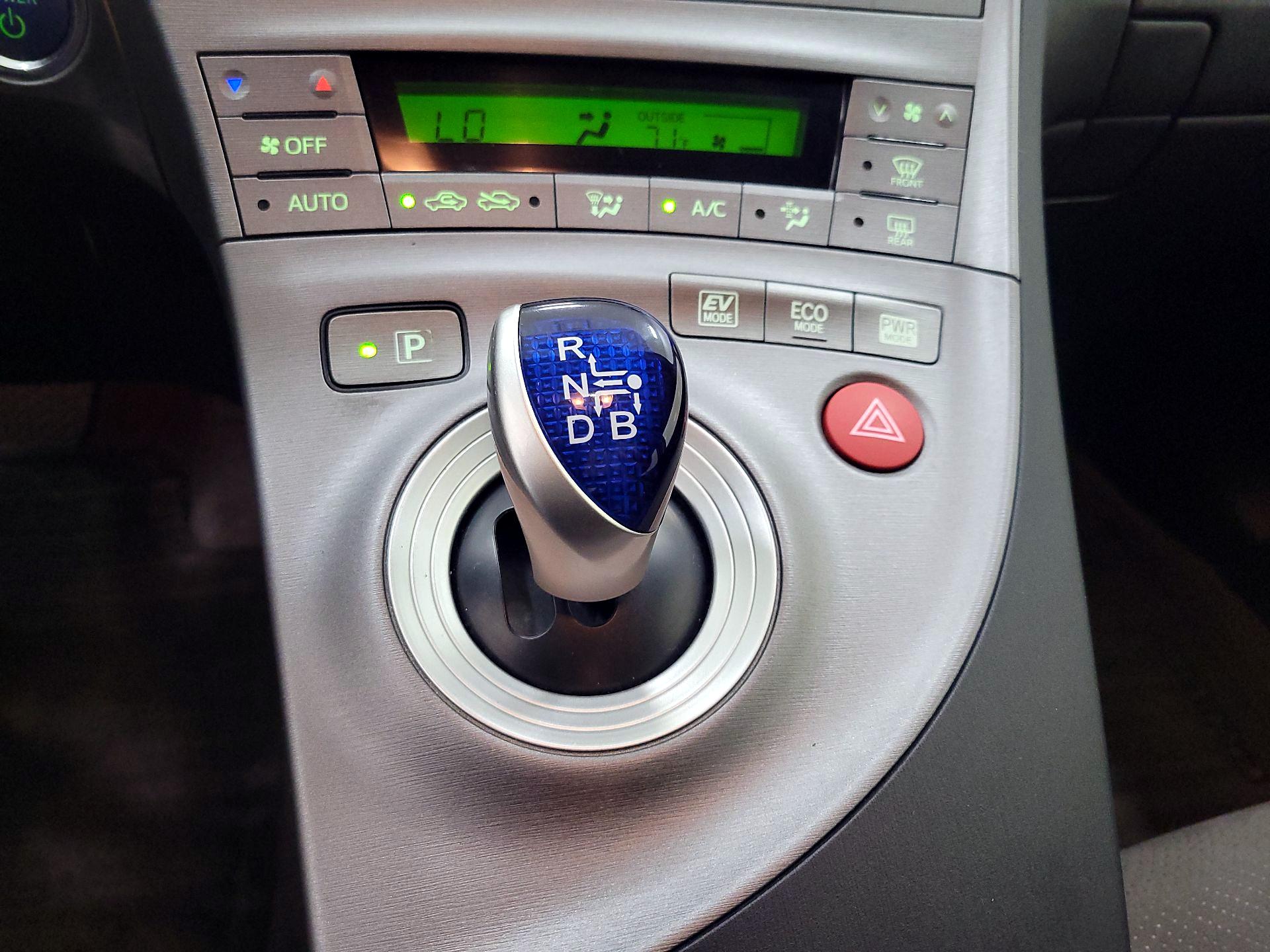 Thumbnail: 2015 Toyota Prius - 17