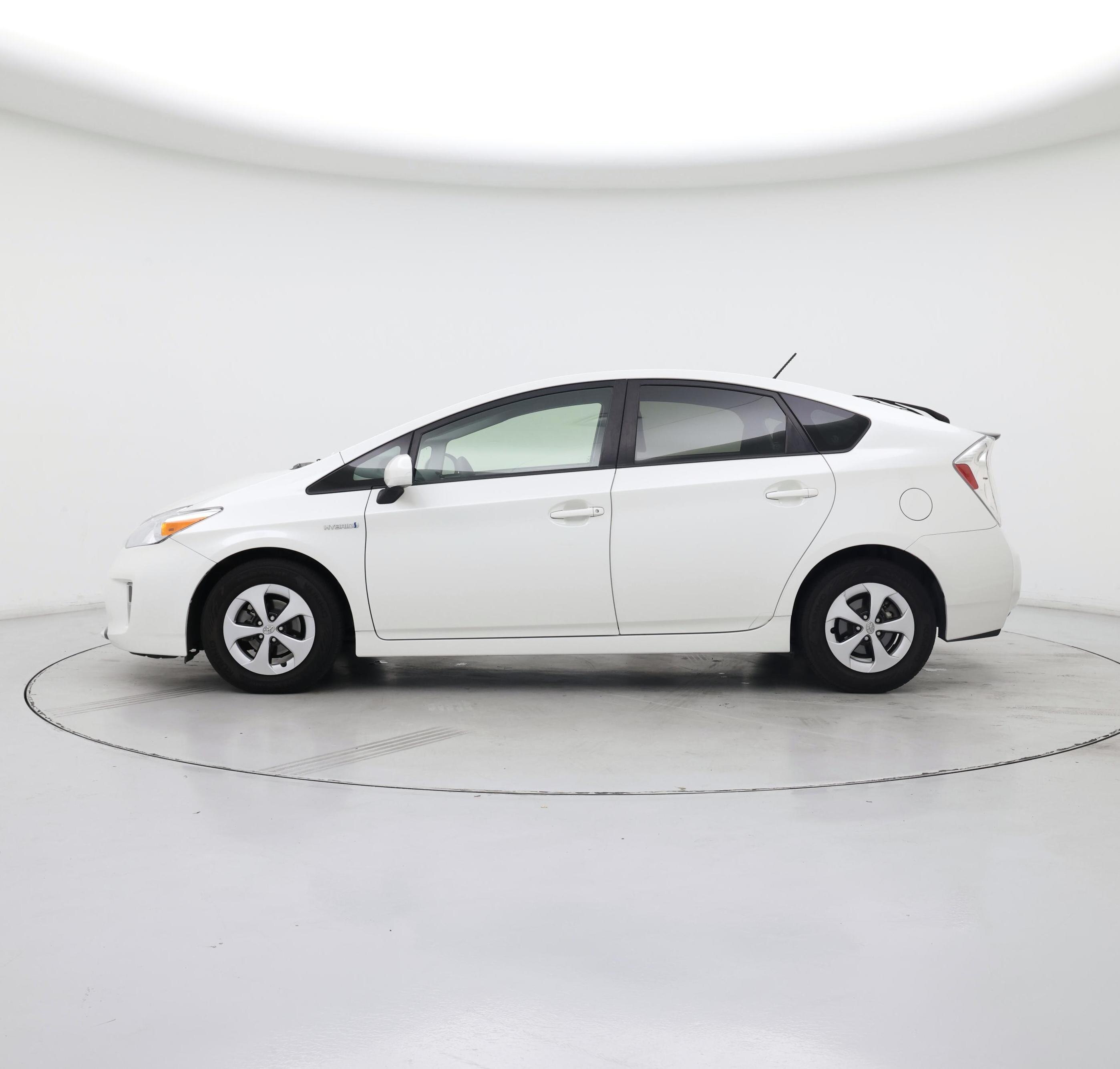 Thumbnail: 2015 Toyota Prius - 3