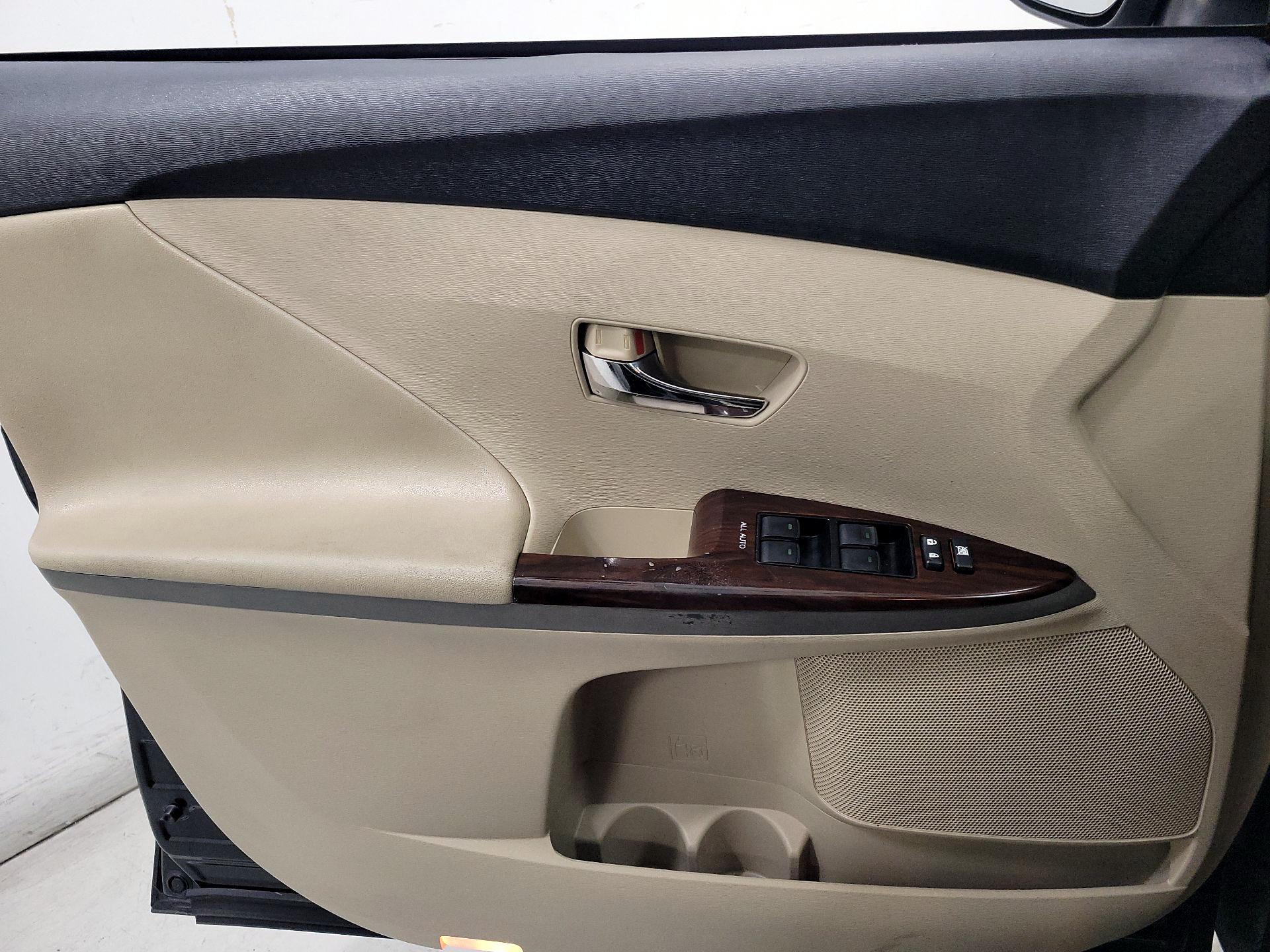 Thumbnail: 2013 Toyota Venza - 12