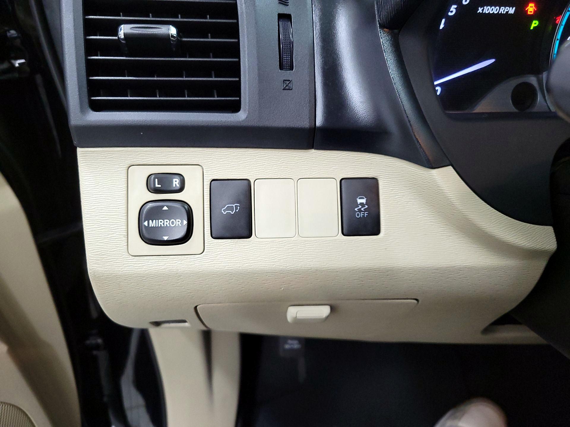 Thumbnail: 2013 Toyota Venza - 13