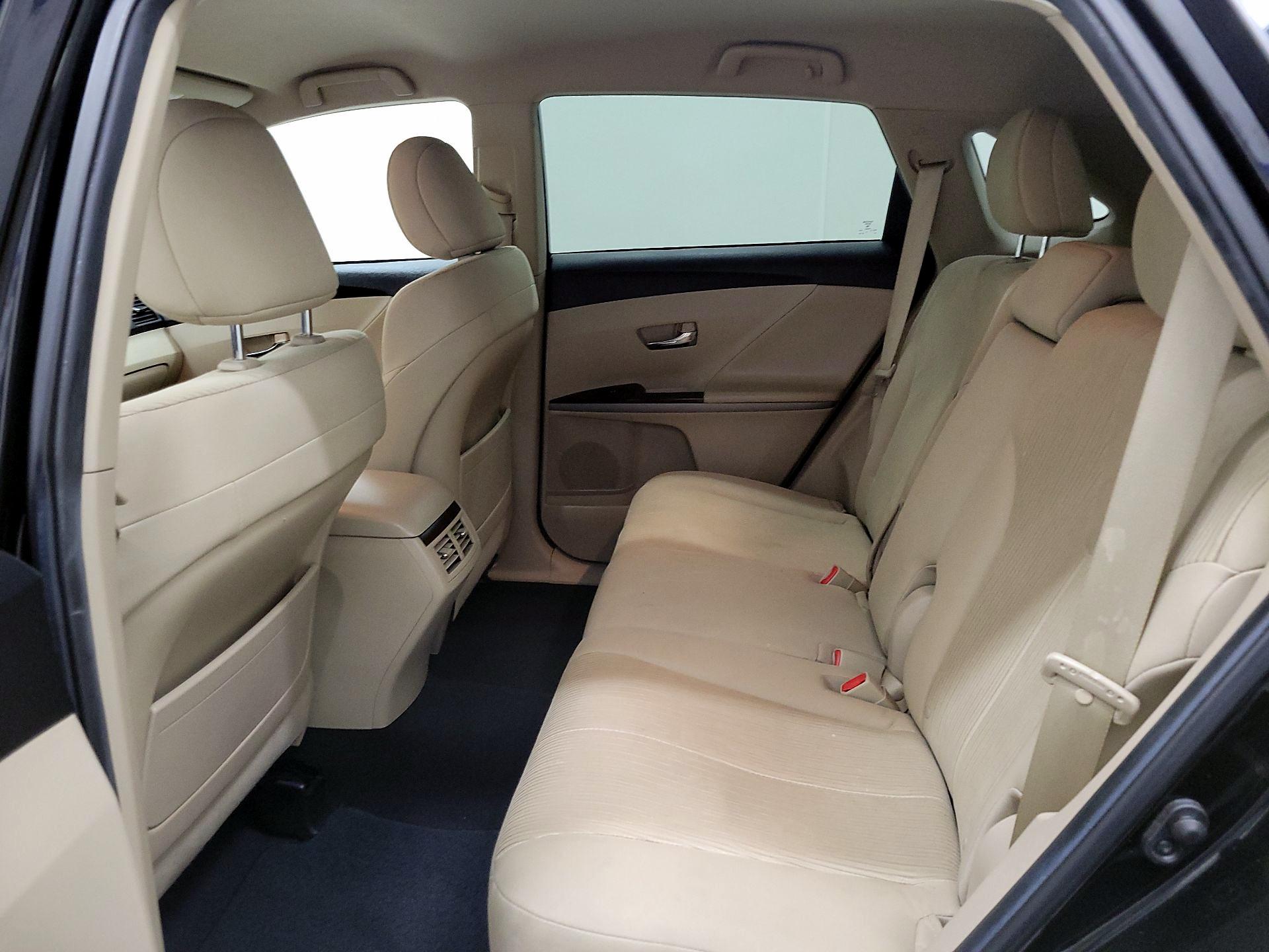Thumbnail: 2013 Toyota Venza - 18