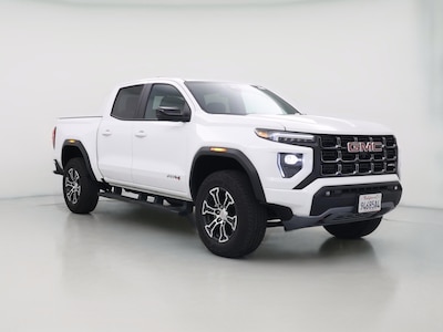 White 2024 GMC Canyon AT4