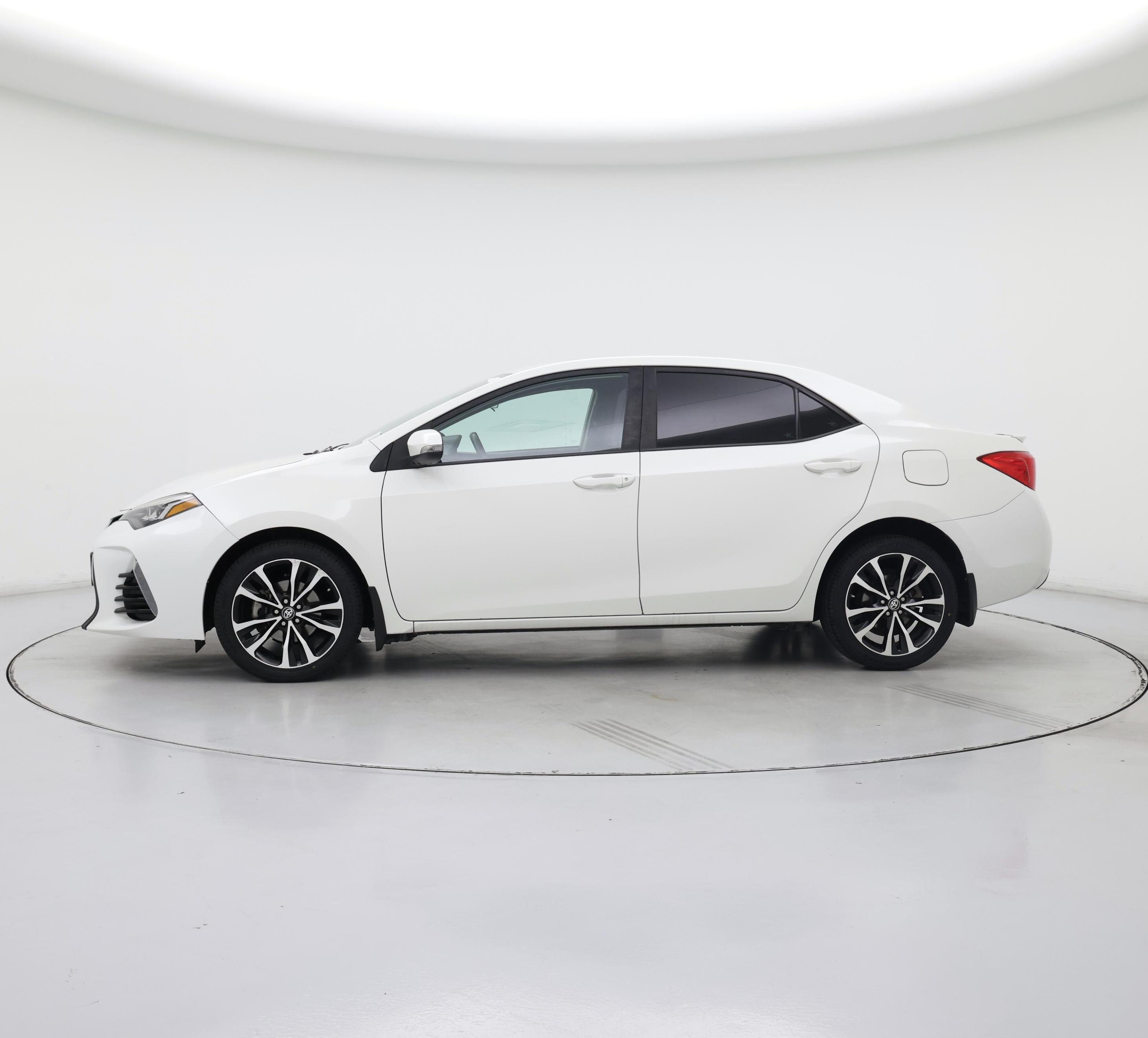 Thumbnail: 2017 Toyota Corolla - 3