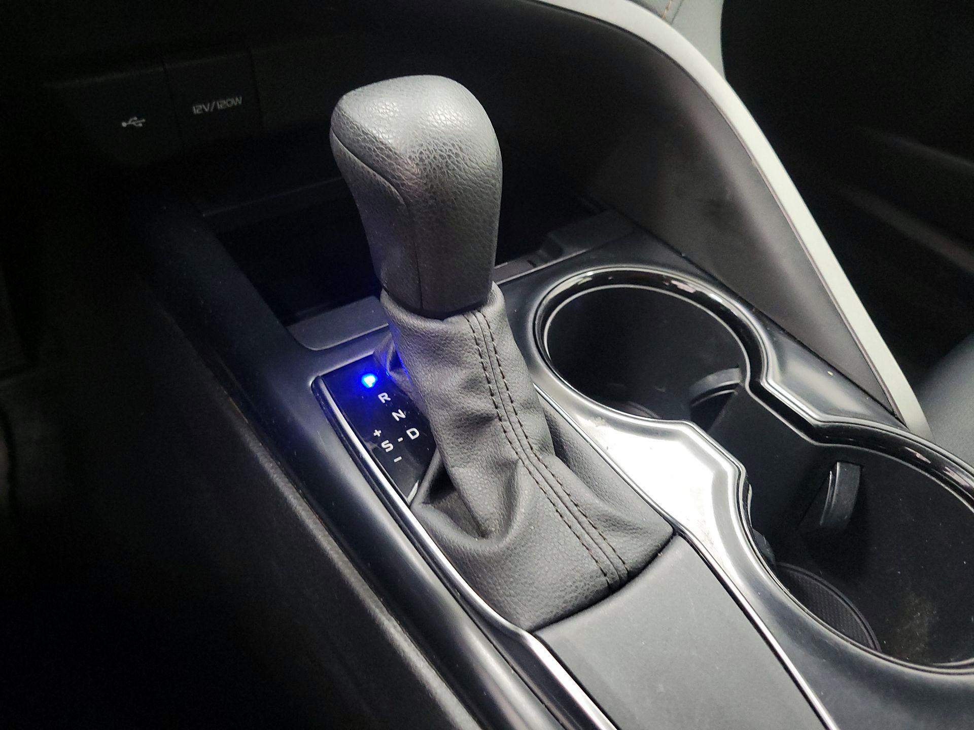 Thumbnail: 2020 Toyota Camry - 17