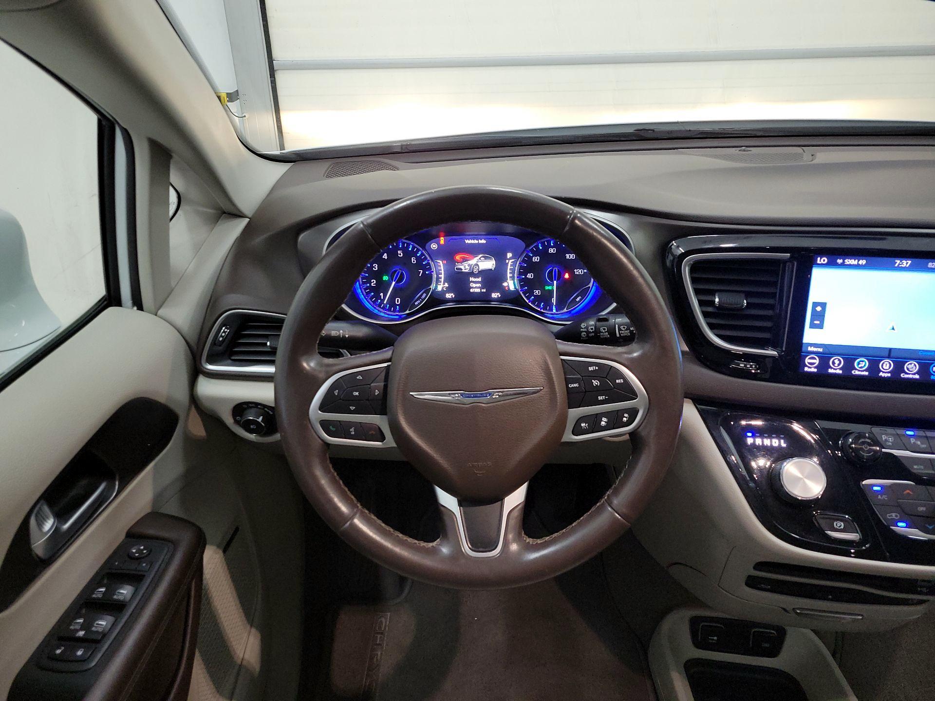 Thumbnail: 2018 Chrysler Pacifica - 10