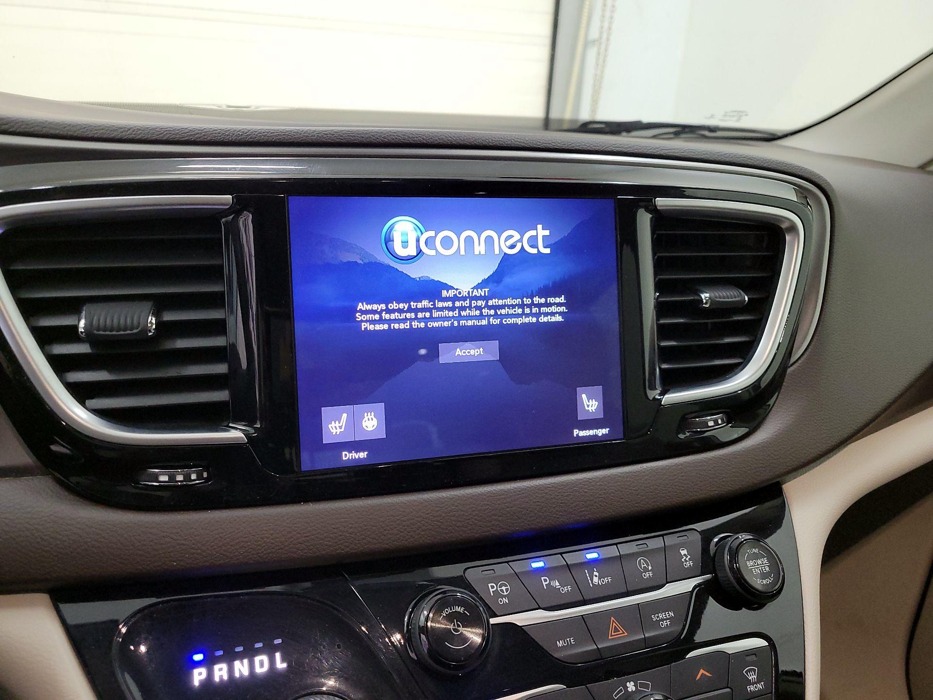 Thumbnail: 2018 Chrysler Pacifica - 16