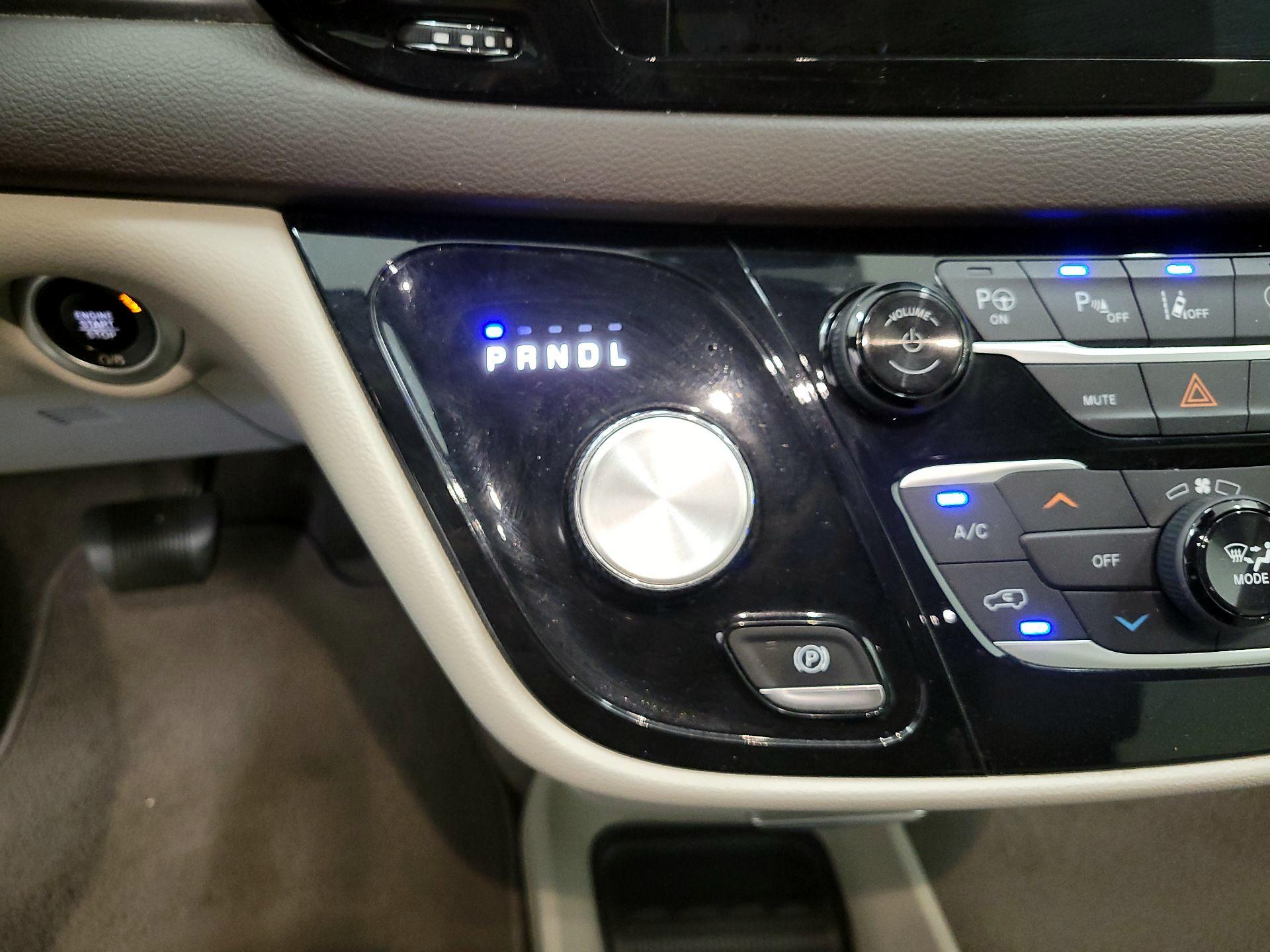 Thumbnail: 2018 Chrysler Pacifica - 18