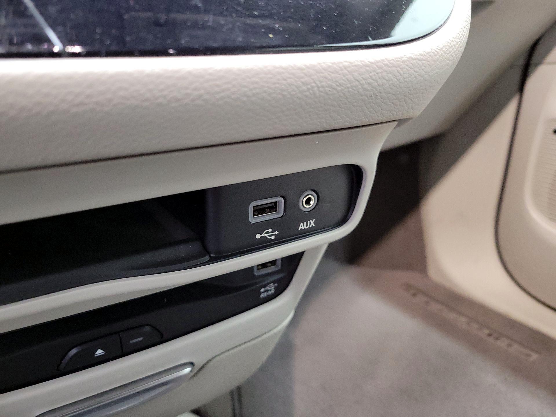 Thumbnail: 2018 Chrysler Pacifica - 19