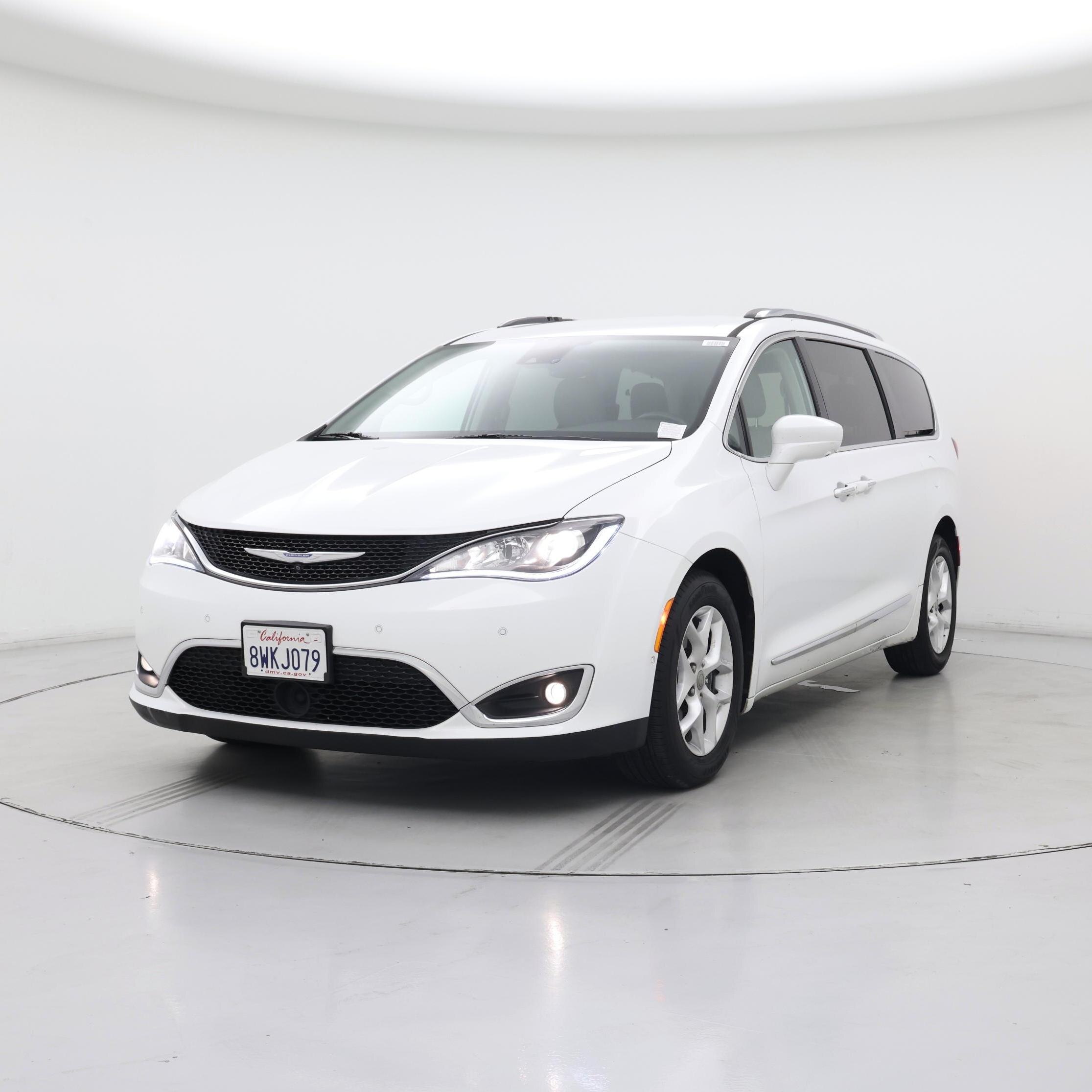Thumbnail: 2018 Chrysler Pacifica - 4