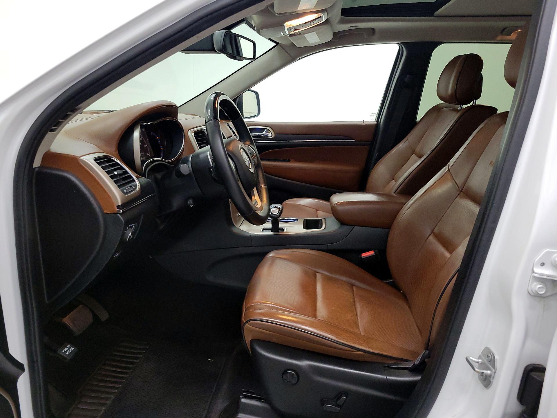 Thumbnail: 2015 Jeep Grand Cherokee - 11