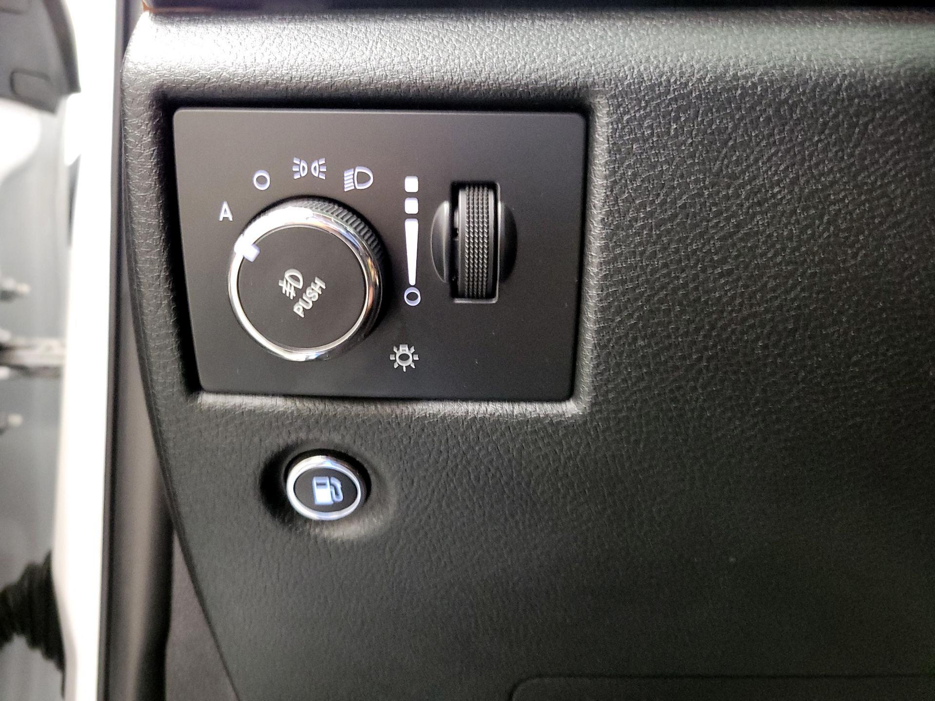 Thumbnail: 2015 Jeep Grand Cherokee - 13