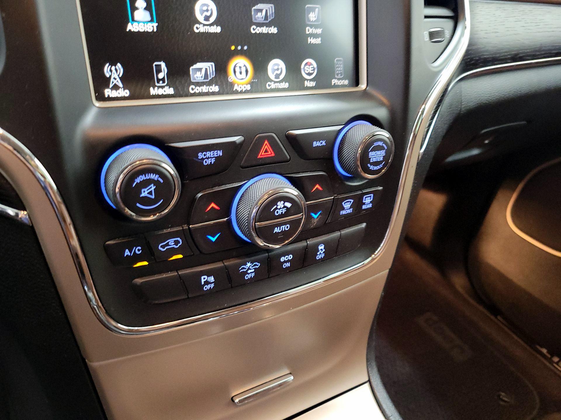 Thumbnail: 2015 Jeep Grand Cherokee - 16