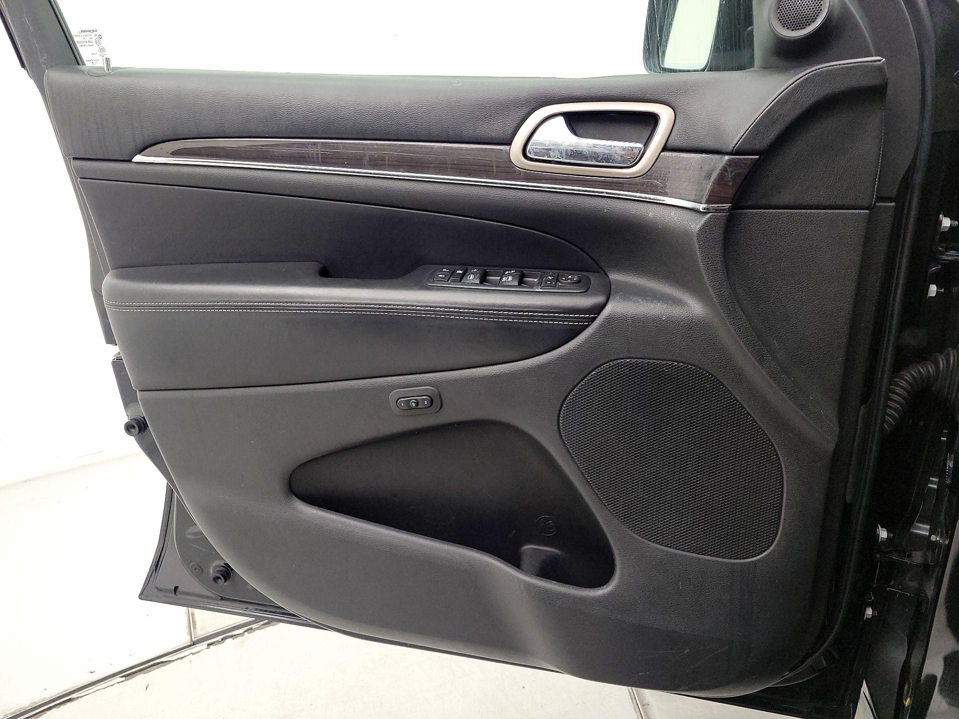 Thumbnail: 2016 Jeep Grand Cherokee - 12